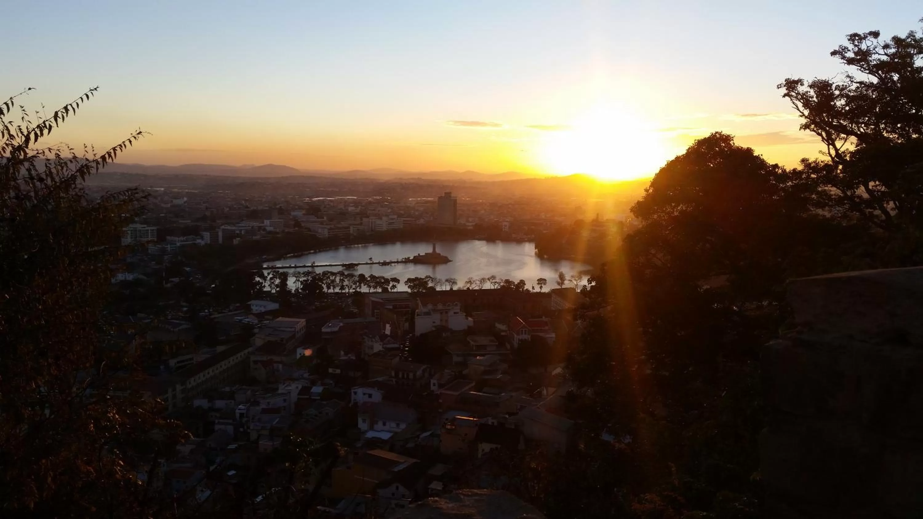 Nearby landmark, Sunrise/Sunset in Relais De La Haute Ville Tana