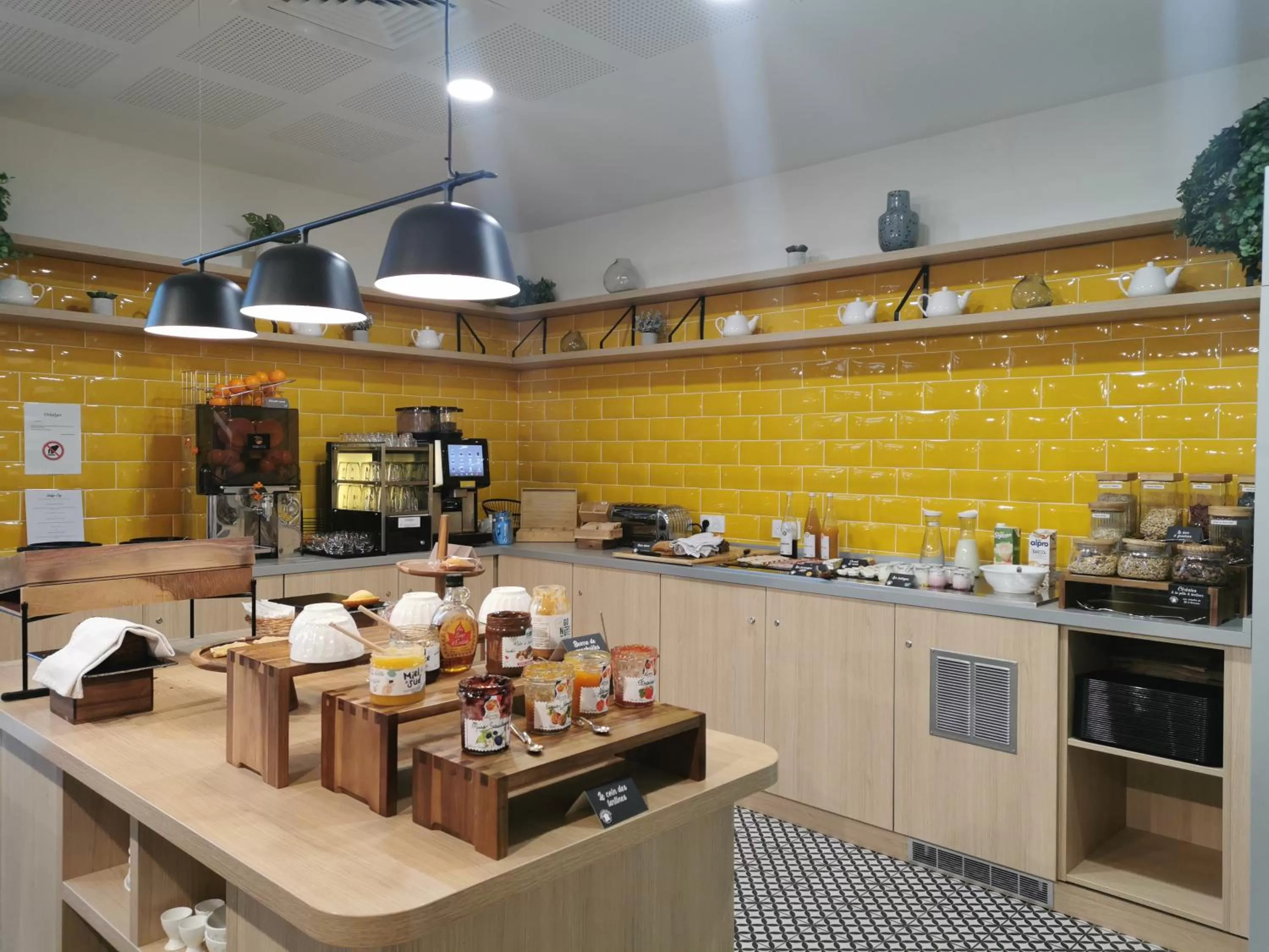 Breakfast in Appart Hotel Odalys City Le Havre Centre