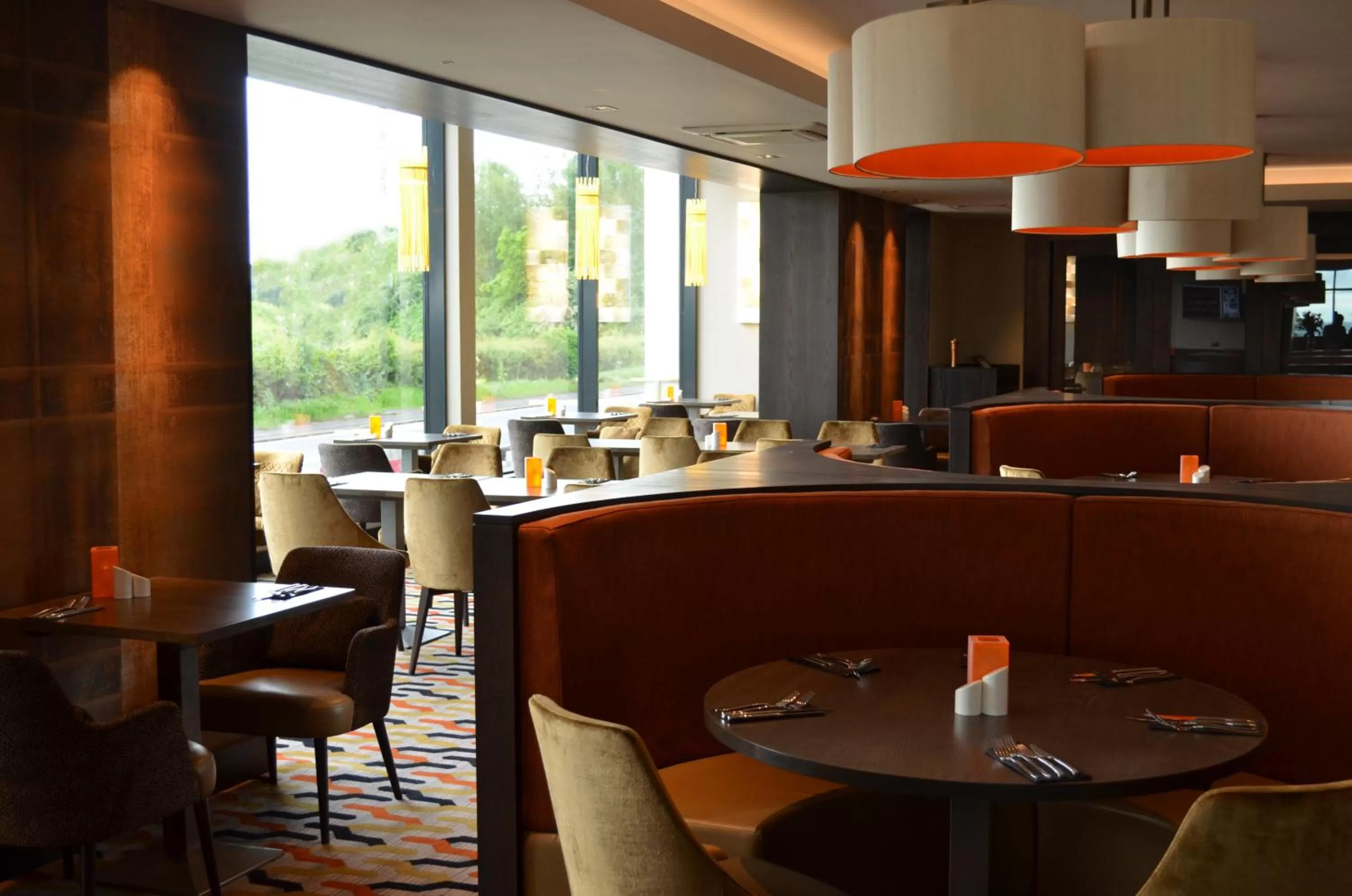 Restaurant/places to eat in Radstone Hotel