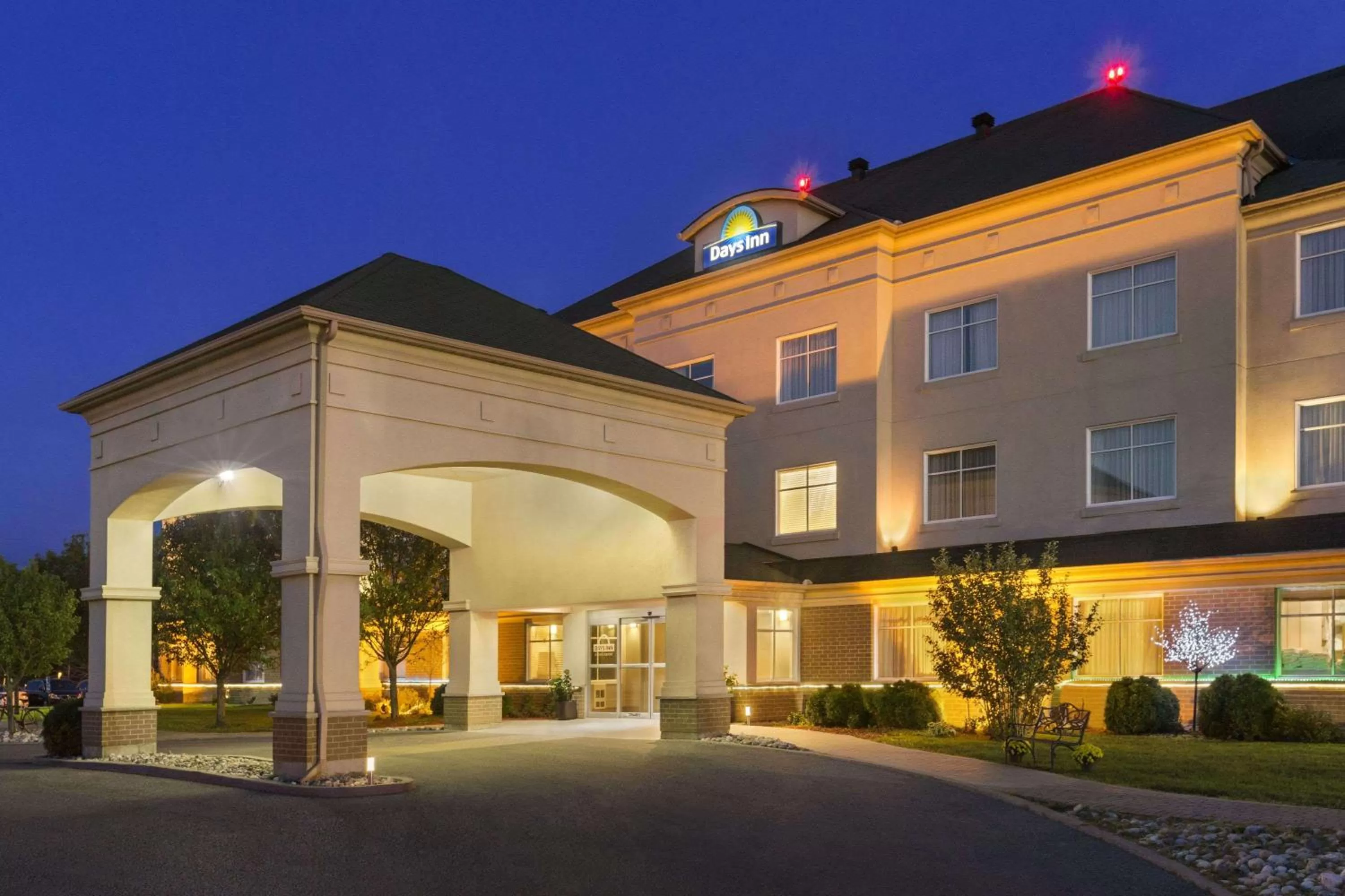 Property building in Days Inn by Wyndham Ottawa Airport