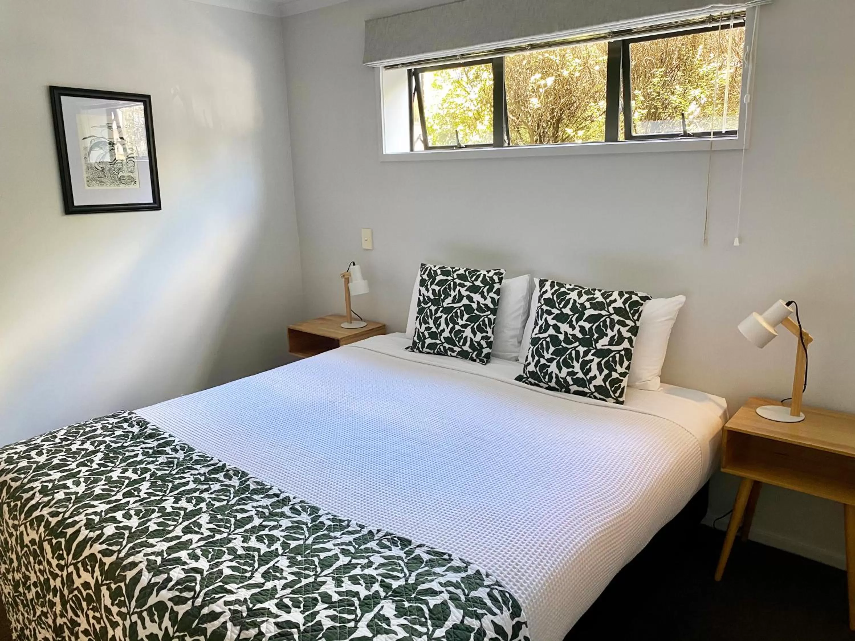 Bed in Alpine Lake Motel