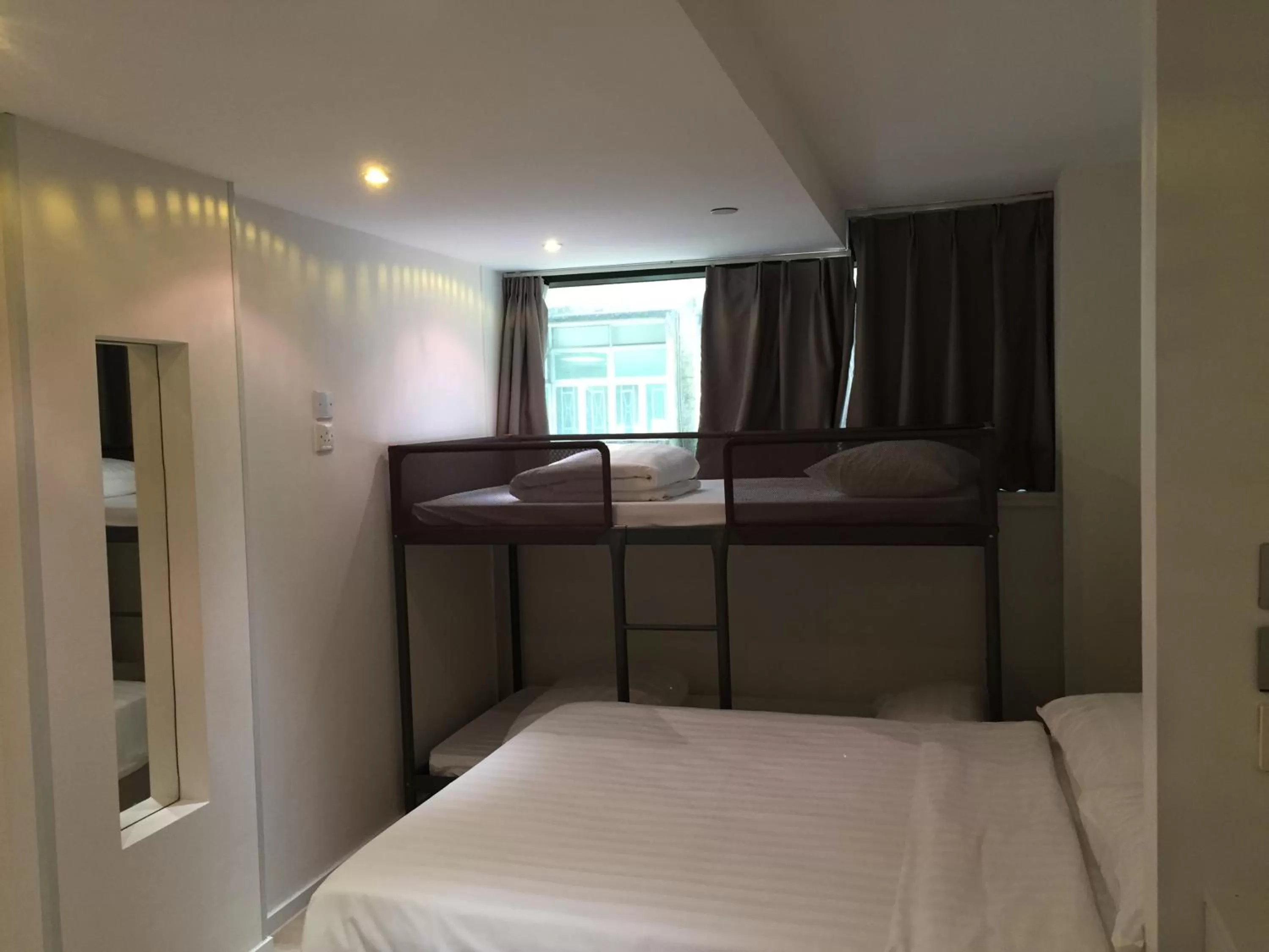 Photo of the whole room, Bed in Homy Central