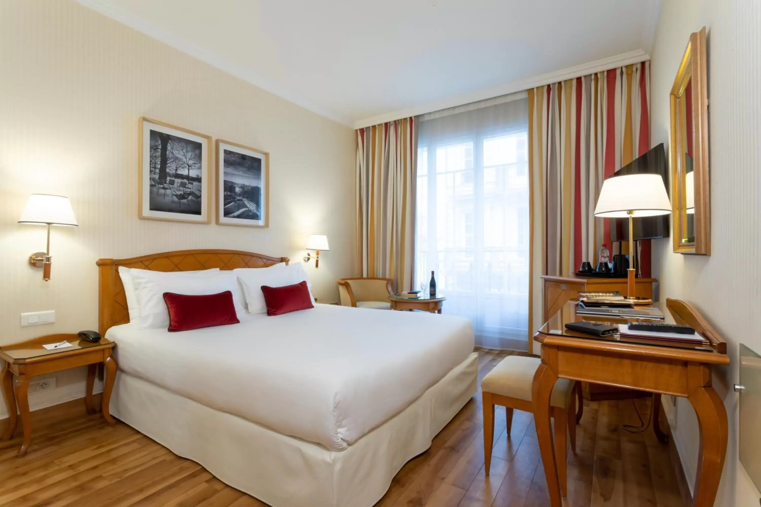 Classic Double Room in Hotel Etats Unis Opera Classic Double Room in Hotel Etats Unis Opera