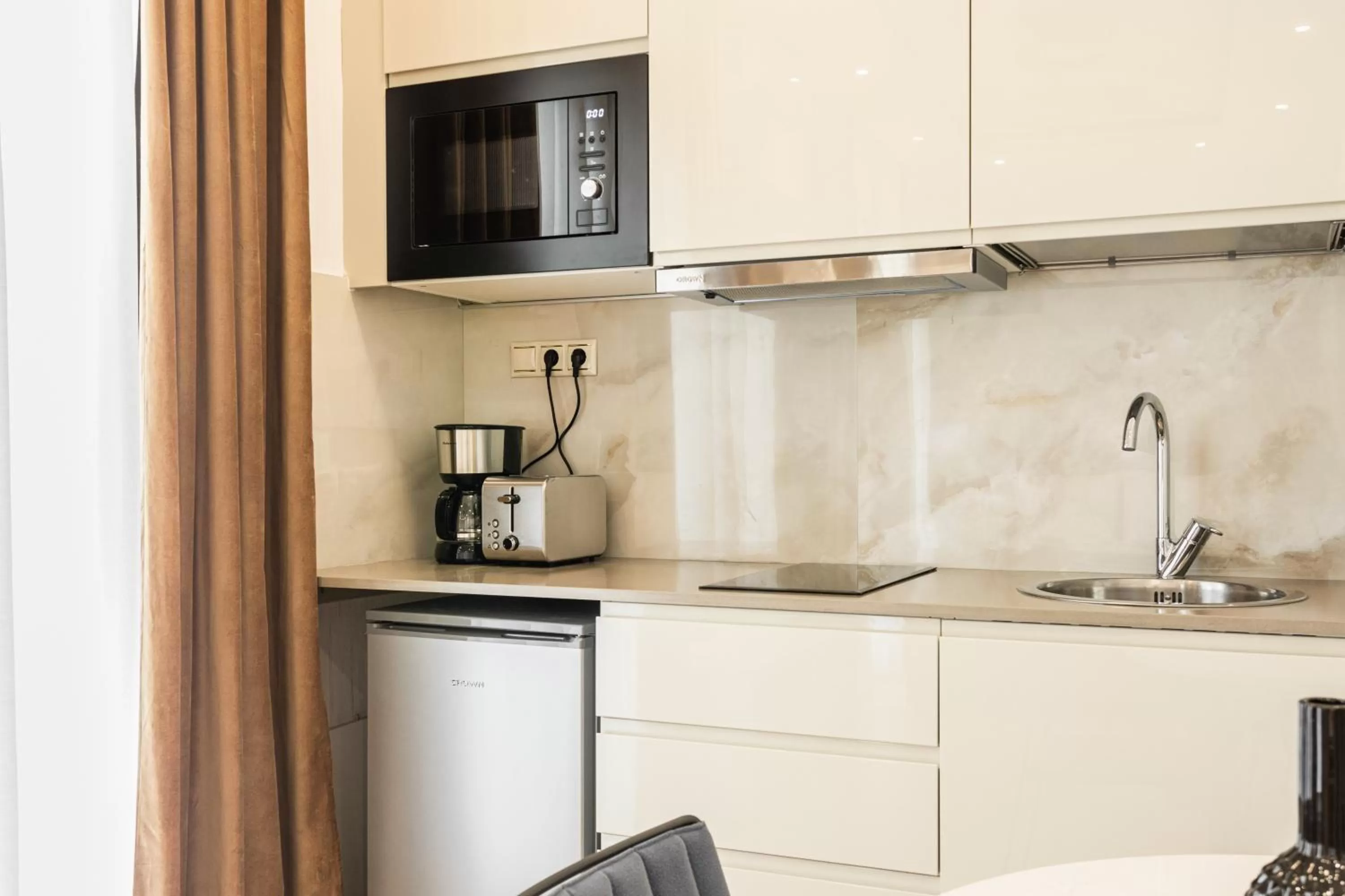 Kitchen or kitchenette in Nicholas Point Apartments and Rooms