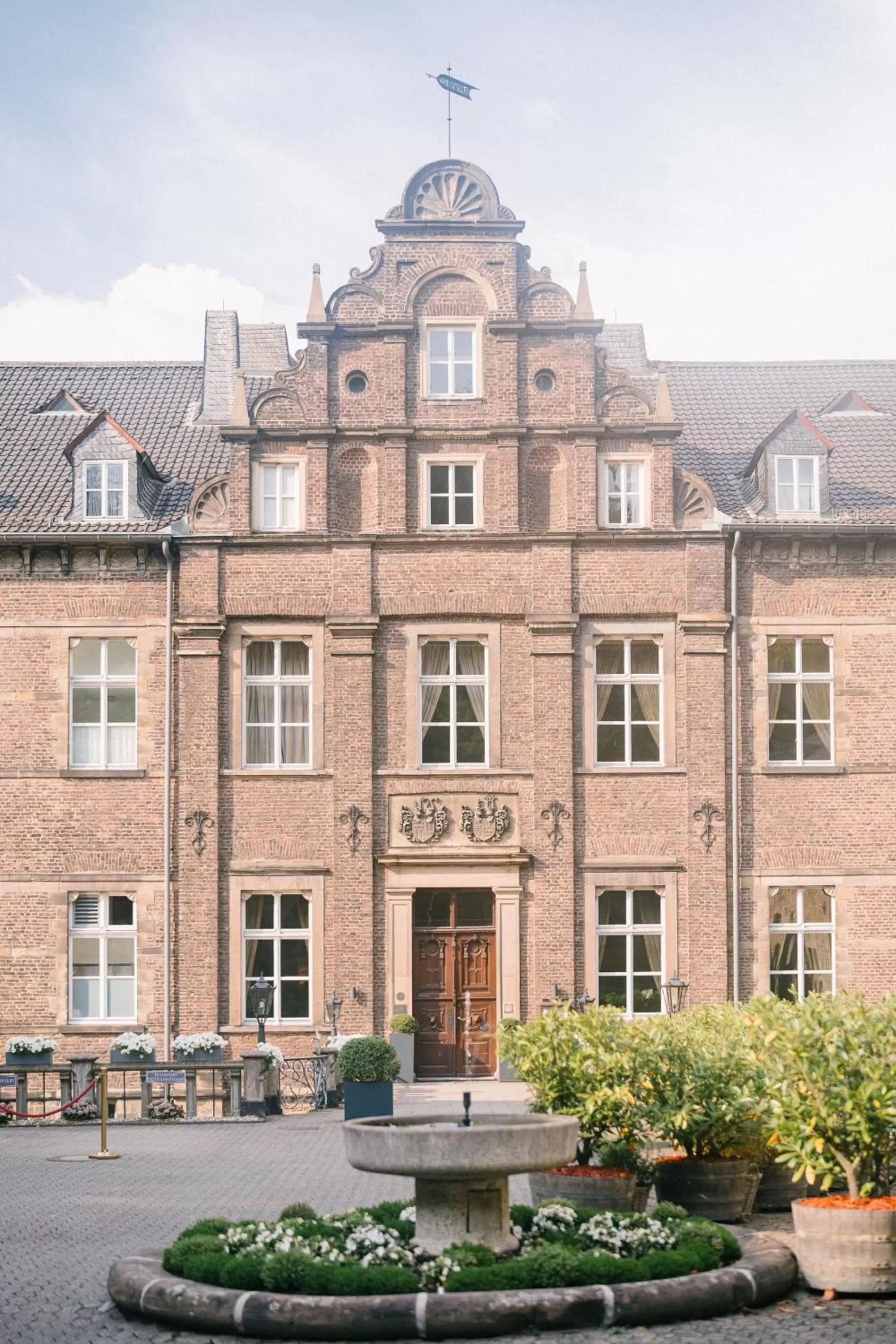 Property building in Schlosshotel Hugenpoet