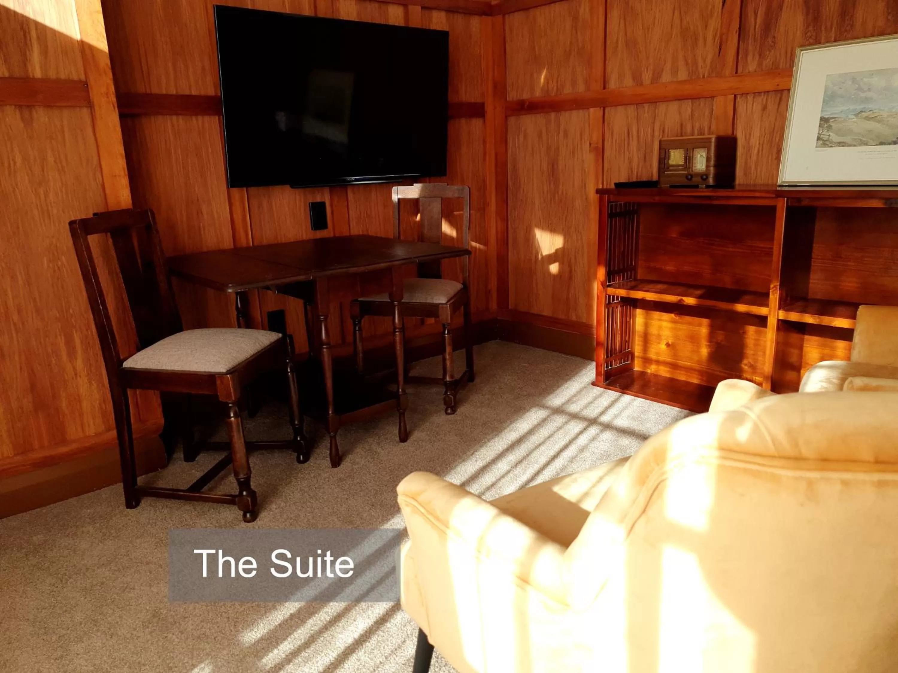 Living room, TV/Entertainment Center in Bluff Hill Bed & Breakfast