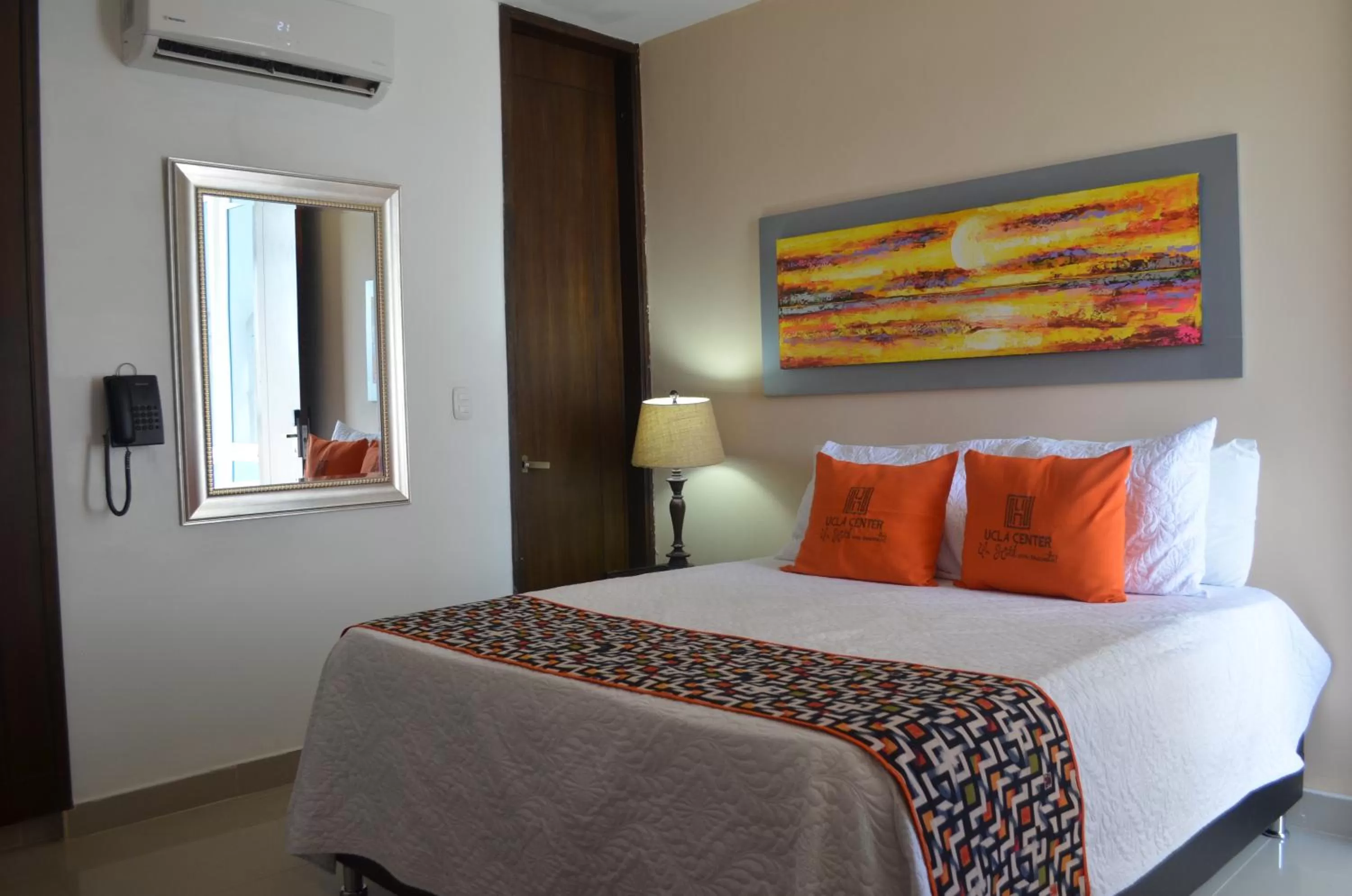 Photo of the whole room, Bed in Hotel Ucla Center