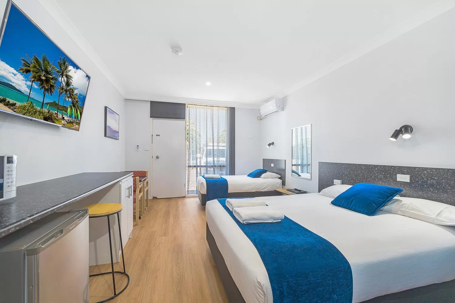 Bed in Plainsman Motel