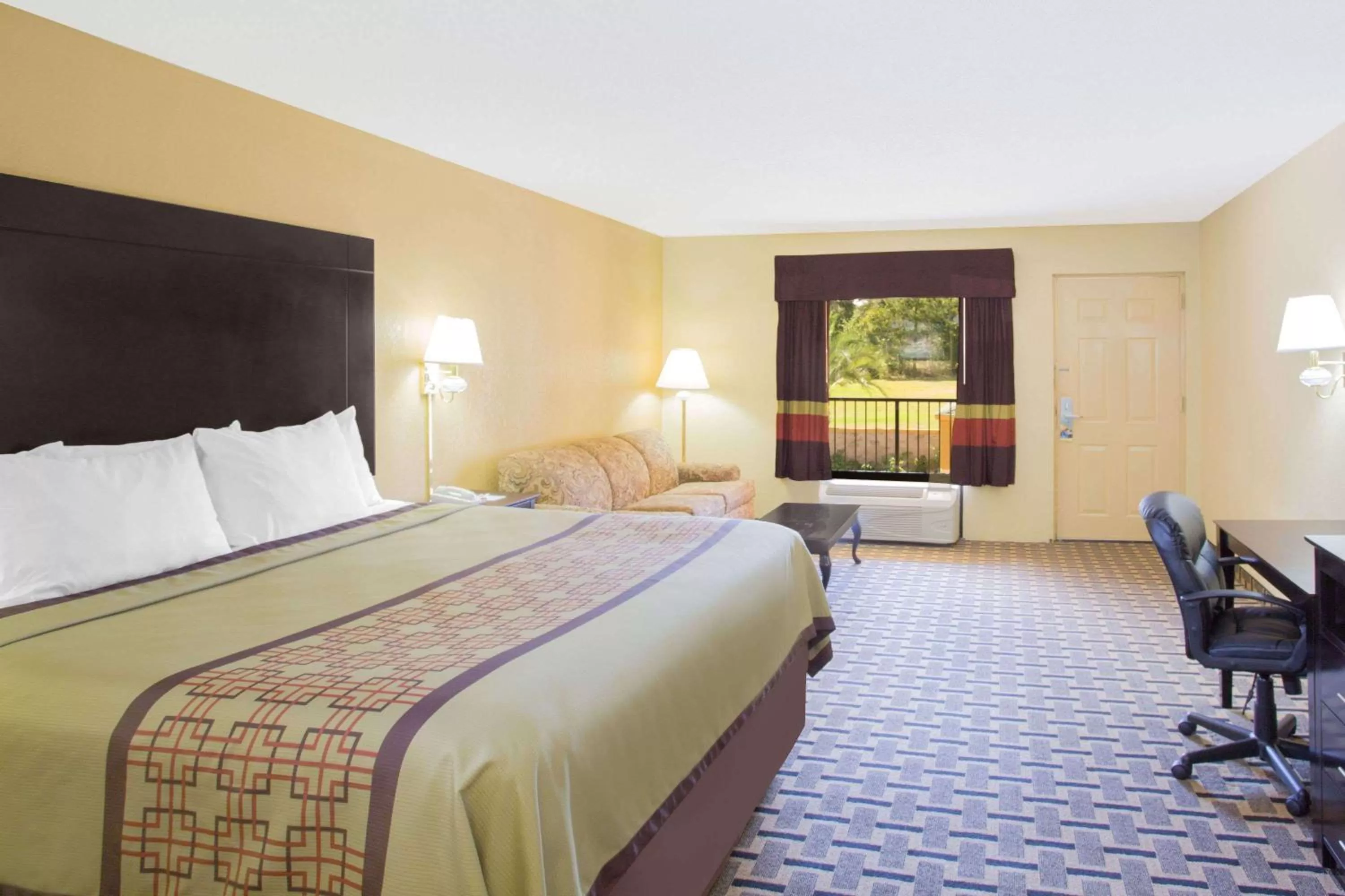 Photo of the whole room, Bed in Days Inn by Wyndham Andalusia