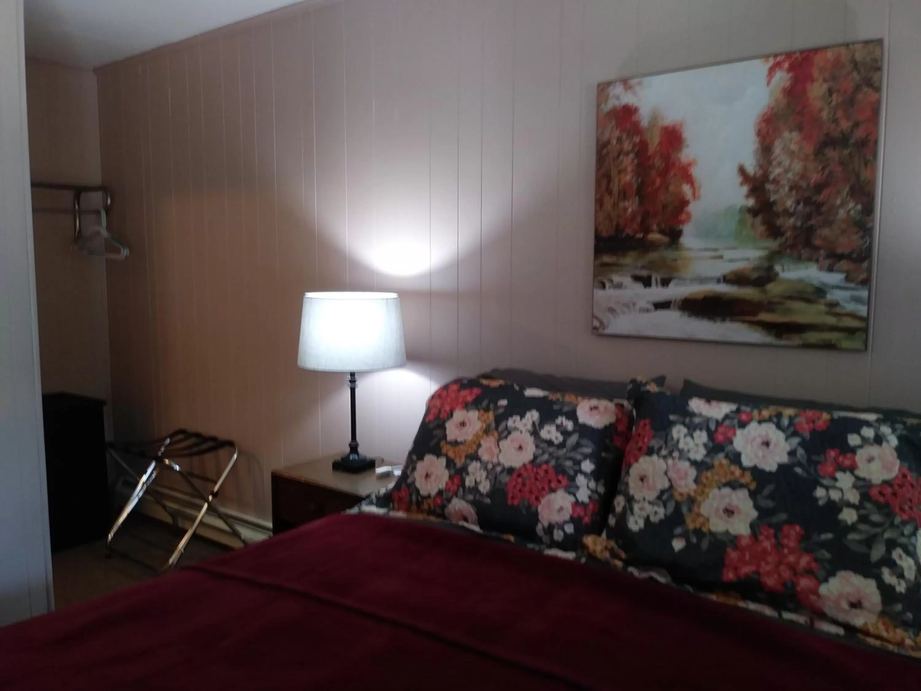 Bedroom, Bed in Rest Stop 6 Inn