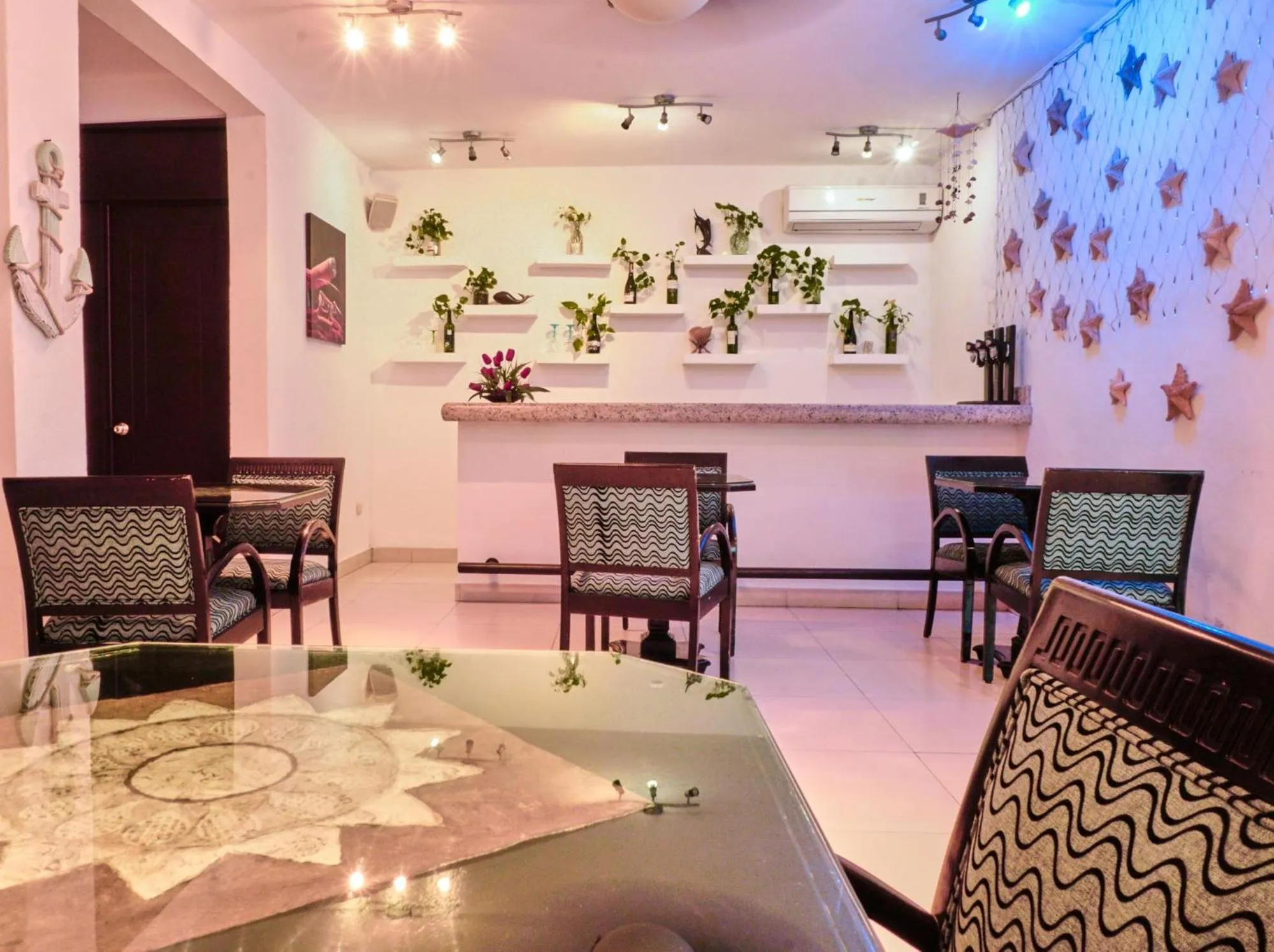 Restaurant/places to eat in Hotel Del Sol