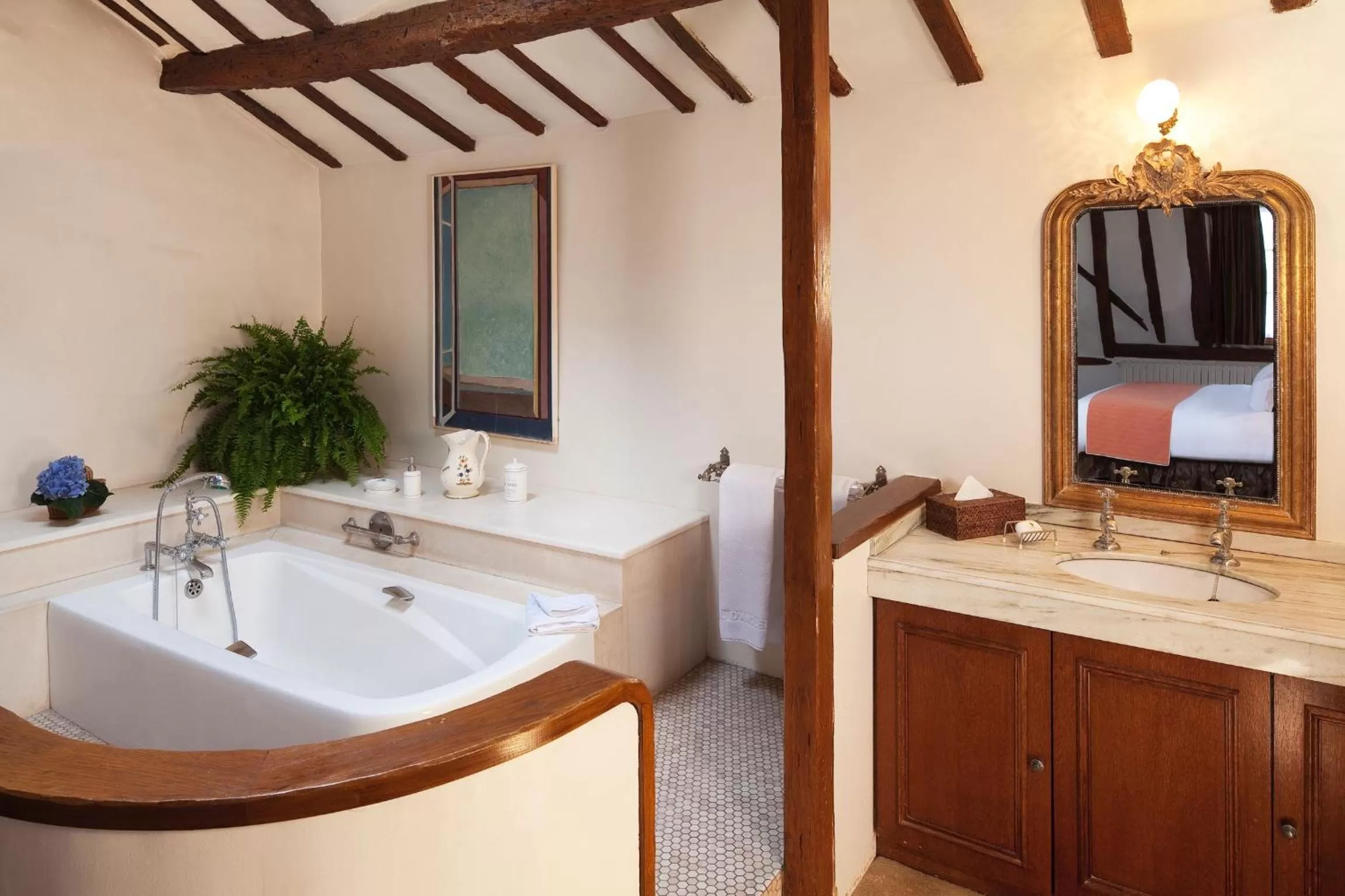 Bathroom in Hotel d'Angleterre