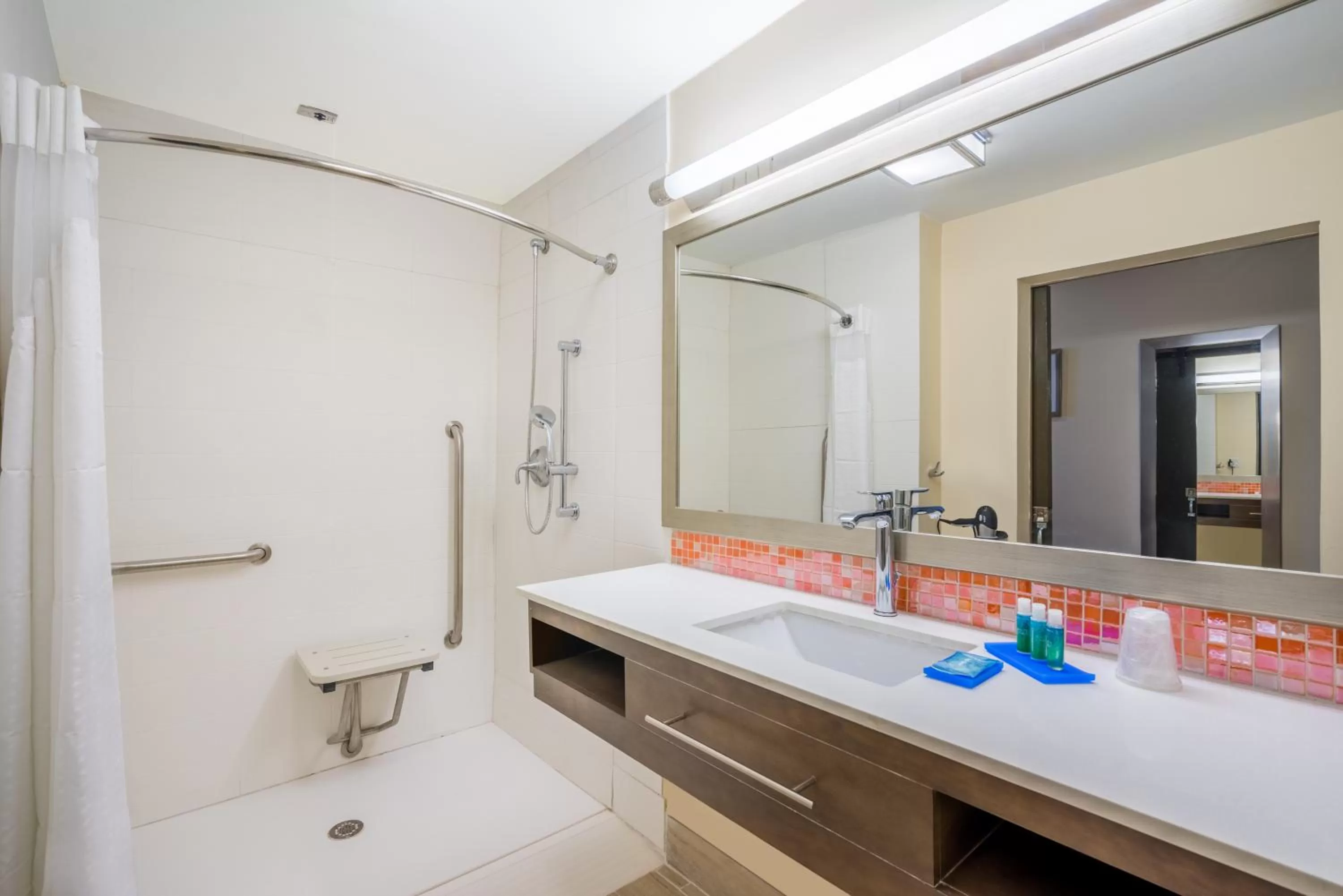 Shower in Holiday Inn Express & Suites Nassau by IHG