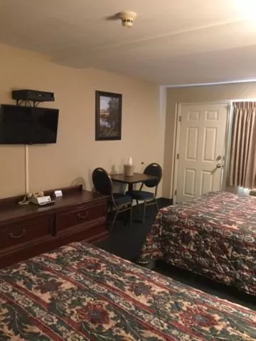 Bedroom, Bed in Fair Motel