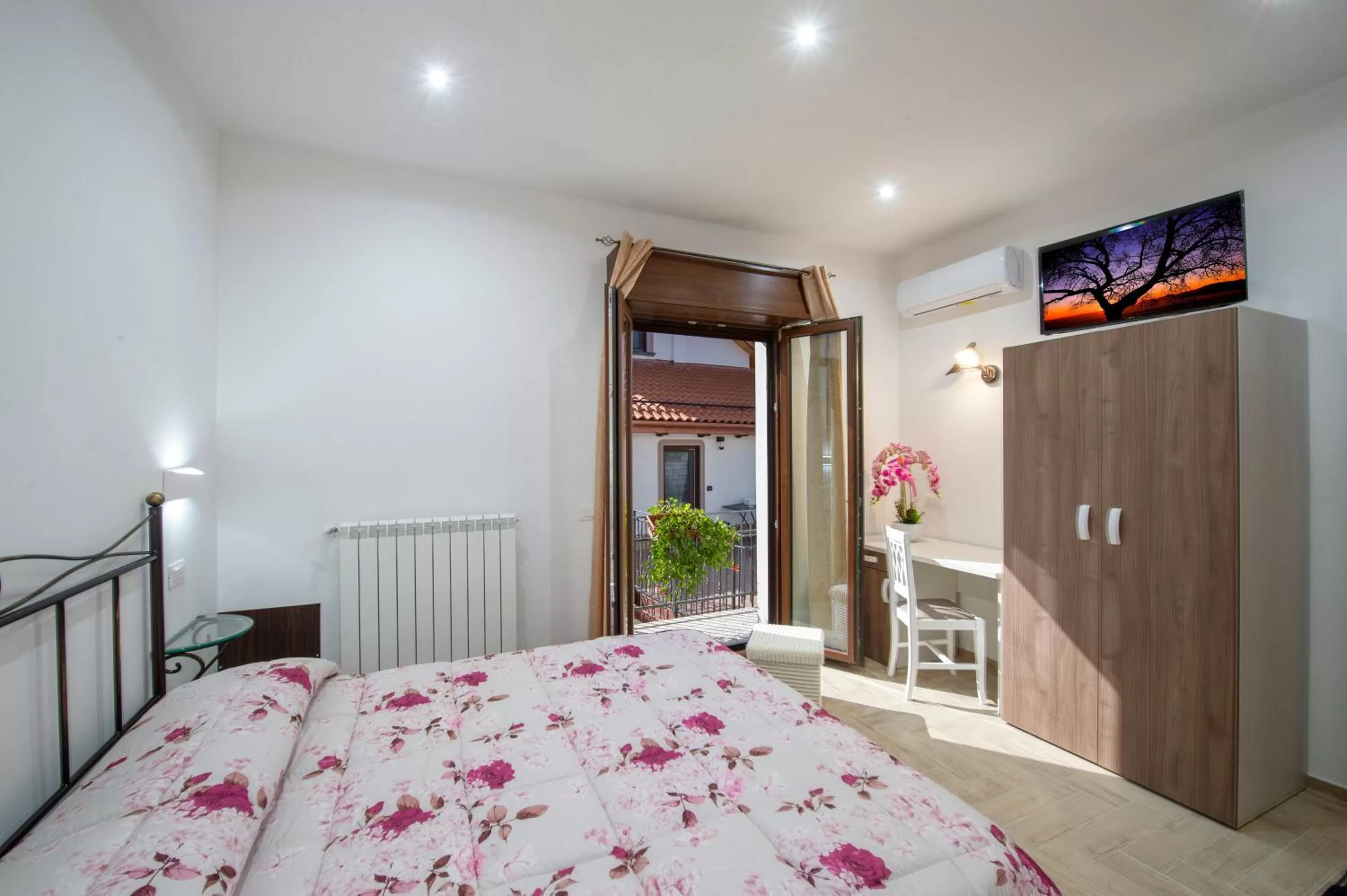 Photo of the whole room, Bed in Il Ritrovo degli dei