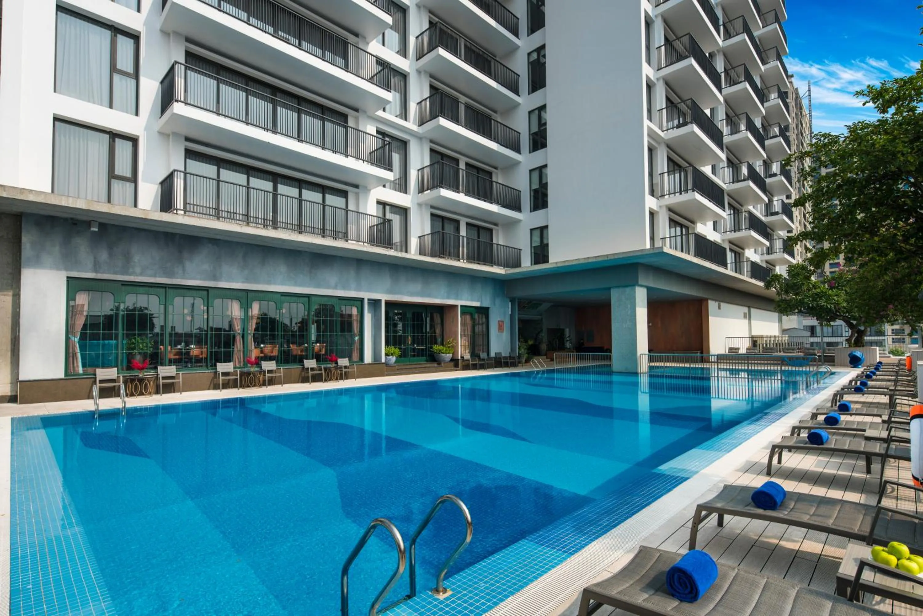 Swimming pool in Somerset West Point Hanoi
