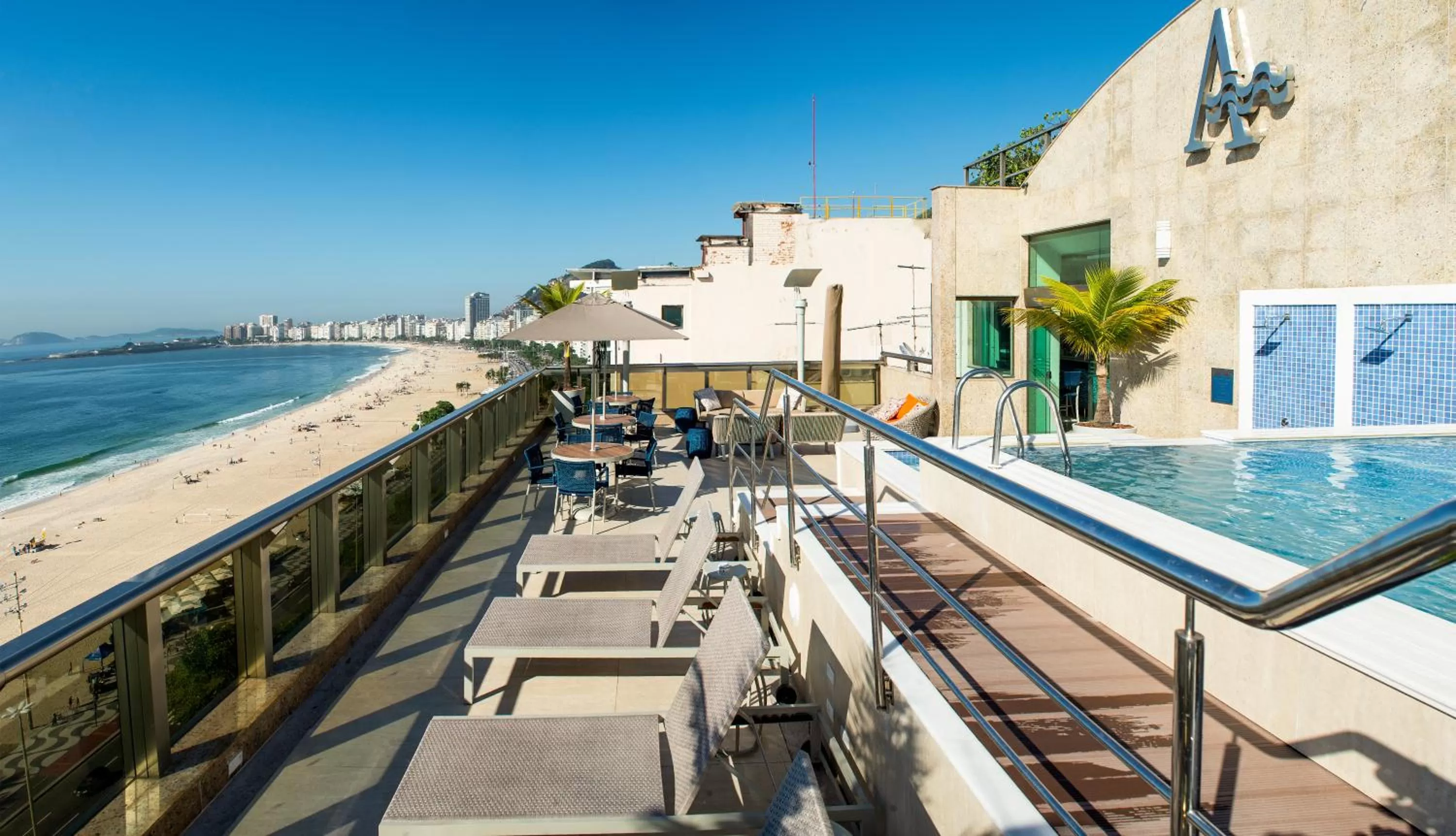 Swimming pool in Hotel Astoria Palace