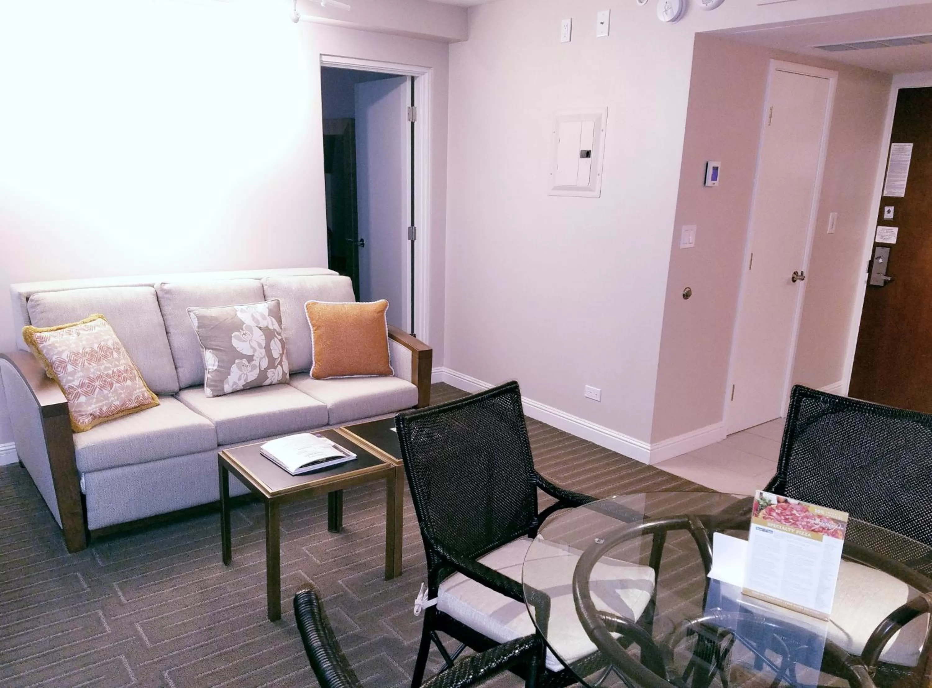 Living room, Seating Area in Imperial Hawaii Resort