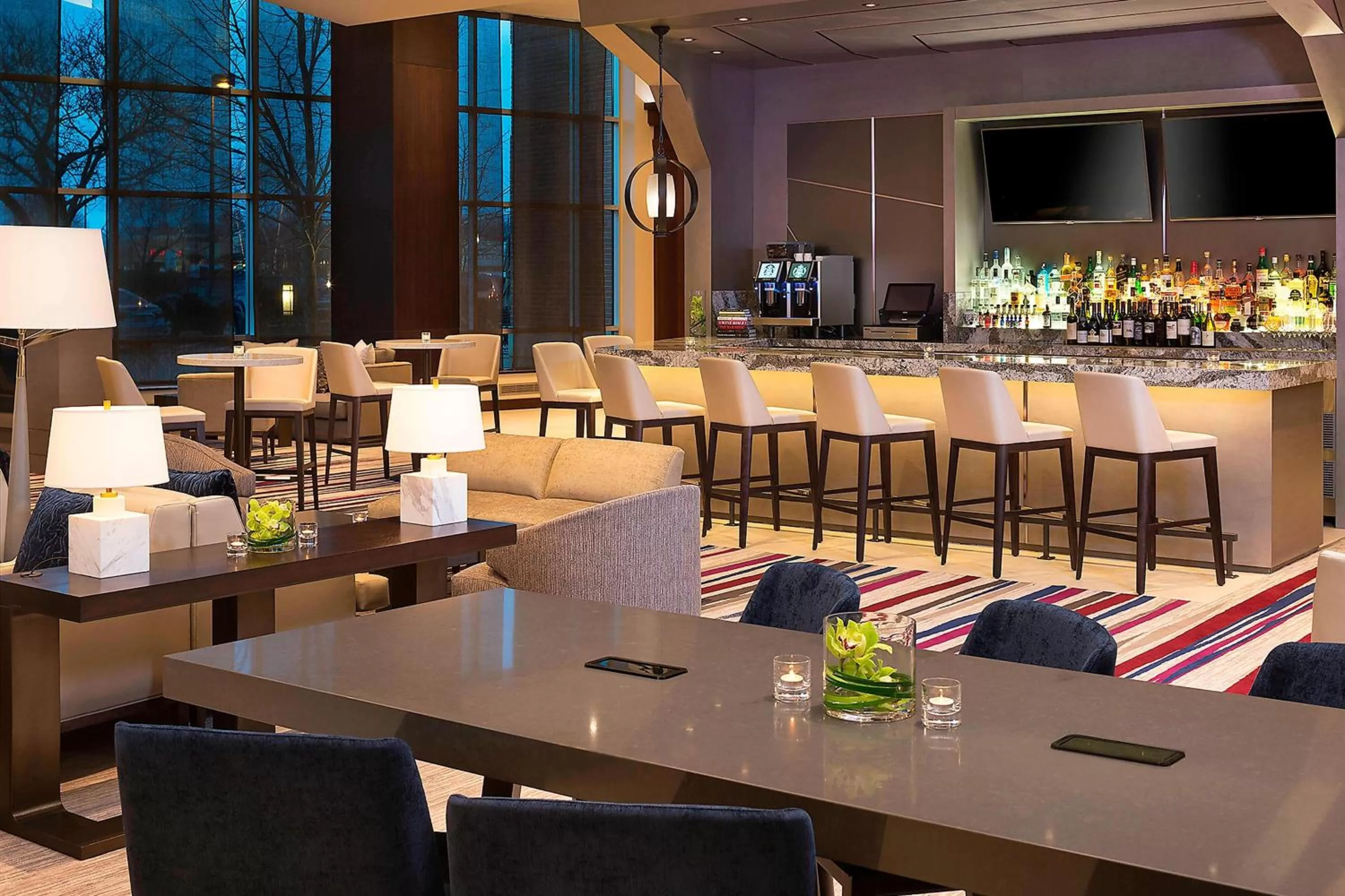Lounge or bar in The Westin Edina Galleria