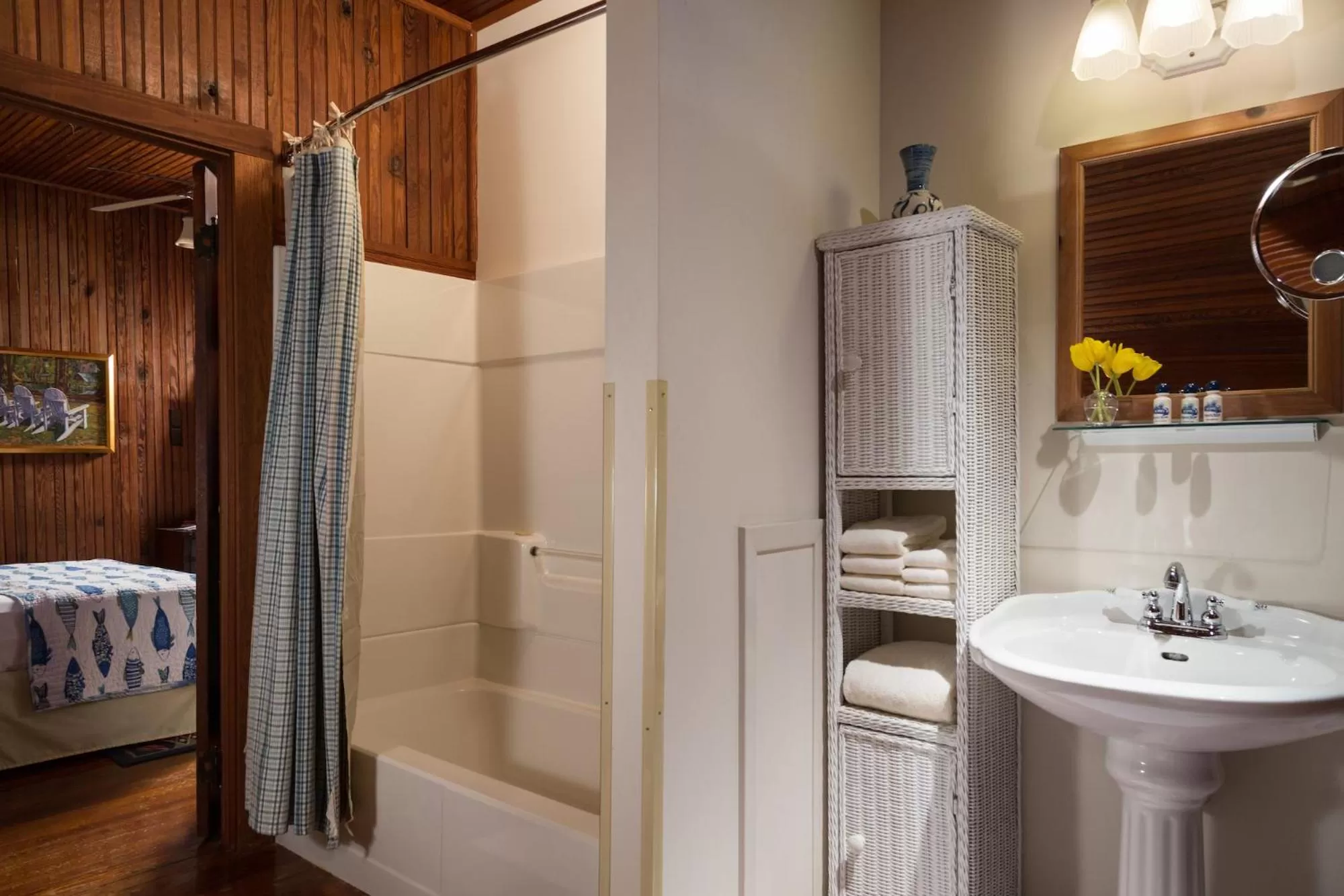 Bathroom in Magnolia Springs Bed and Breakfast