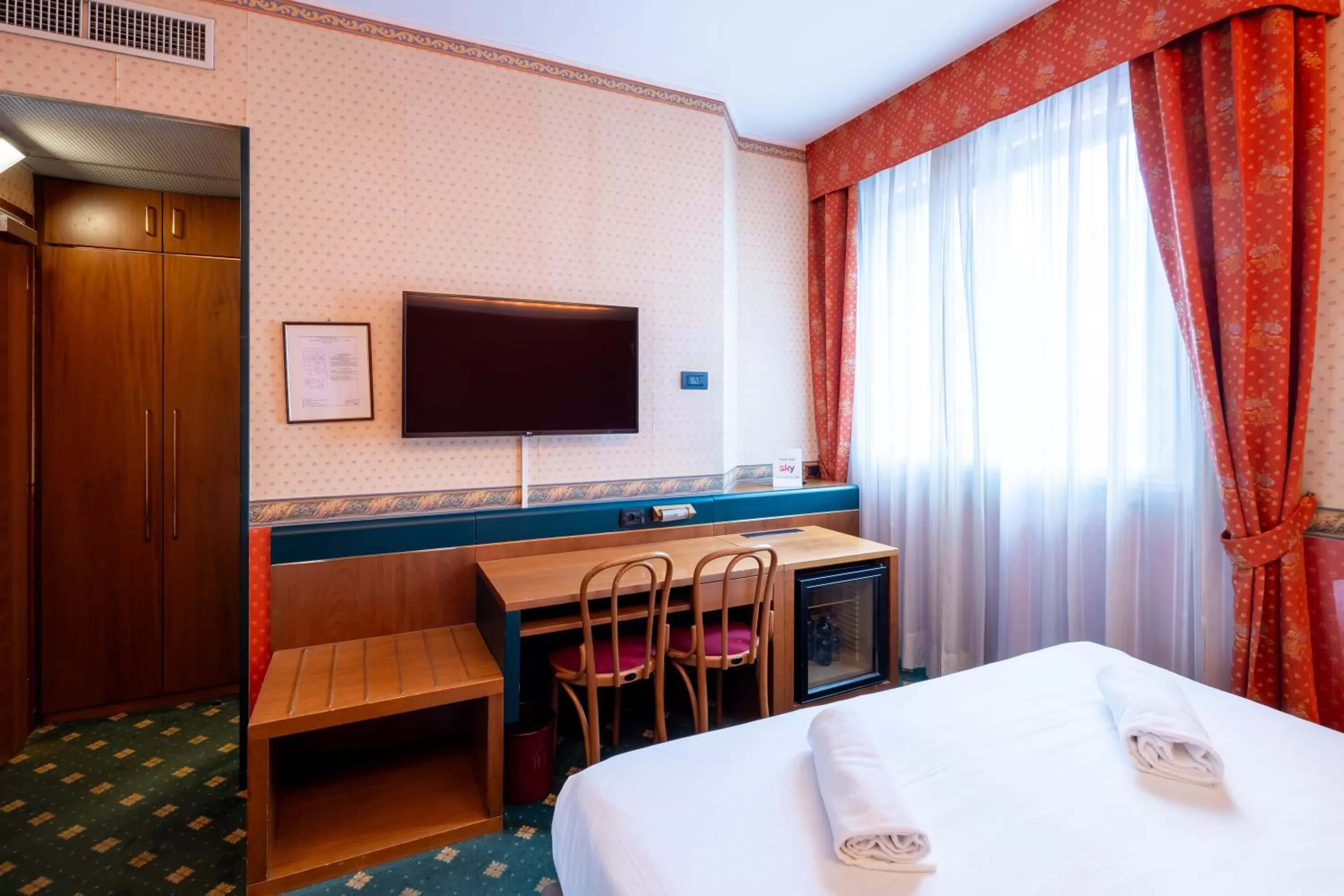 Bed in Hotel Des Etrangers