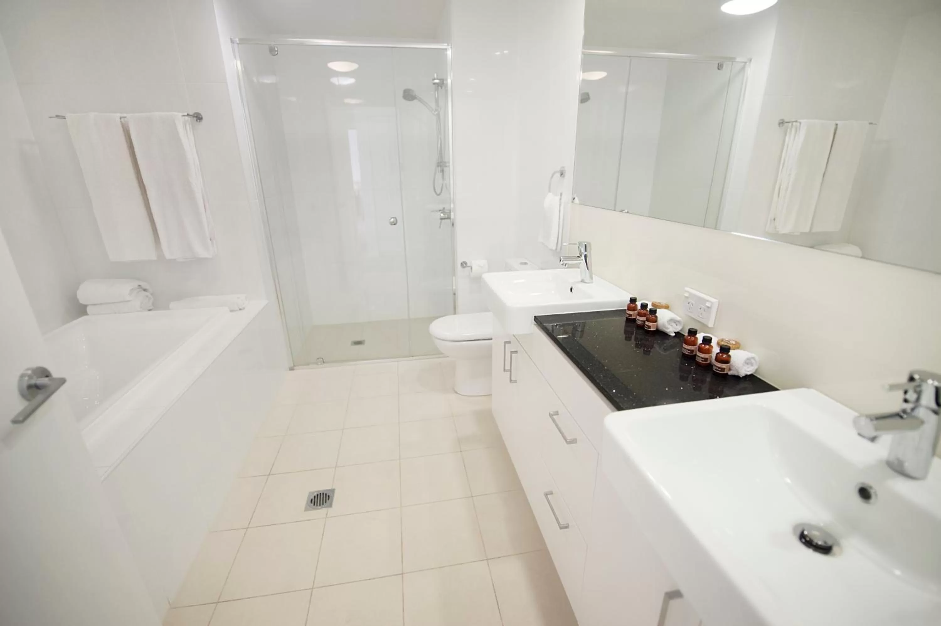 Bathroom in Gladstone Central Plaza Official