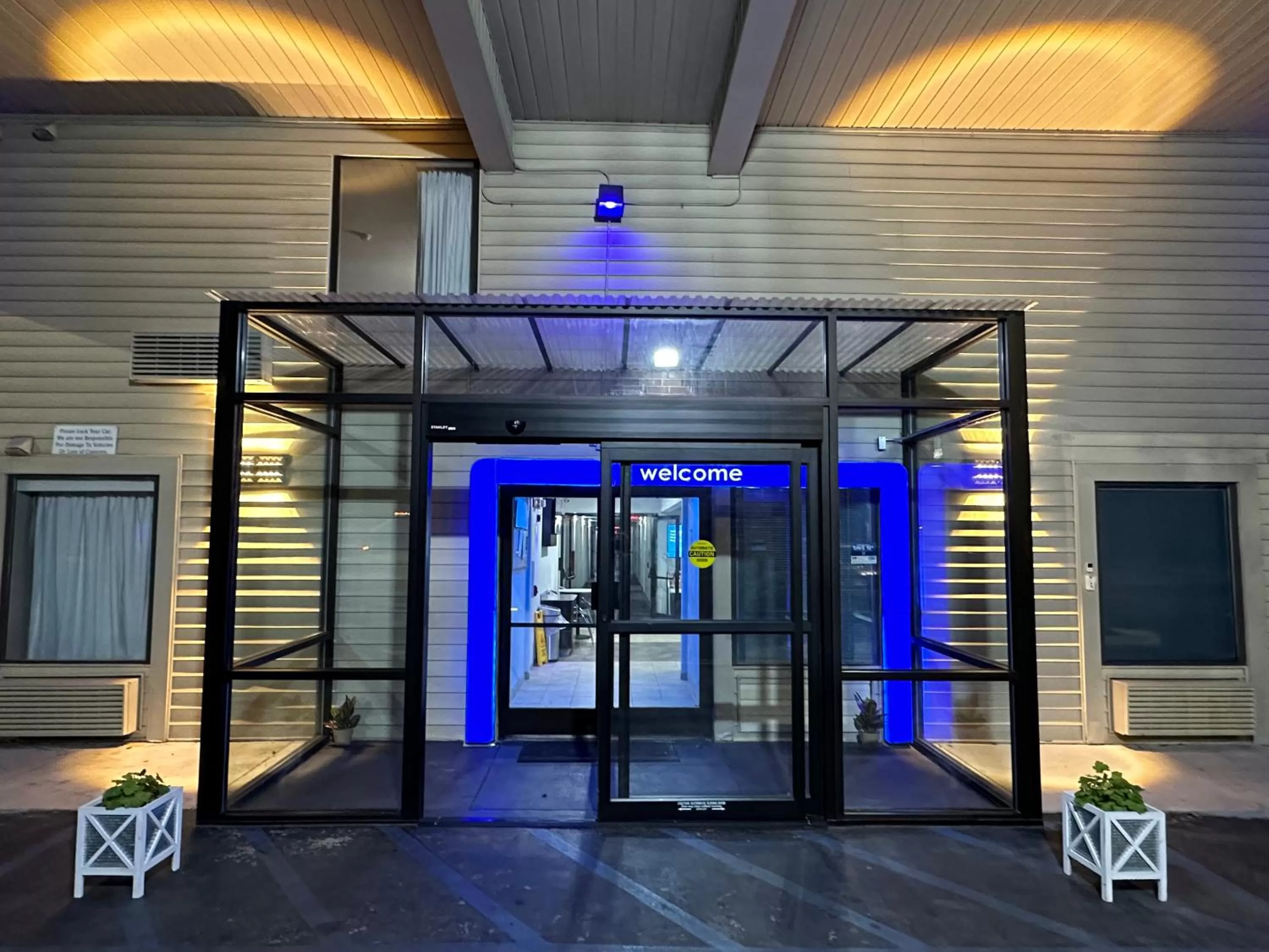 Facade/entrance in Motel 6-Greensboro, NC - Airport