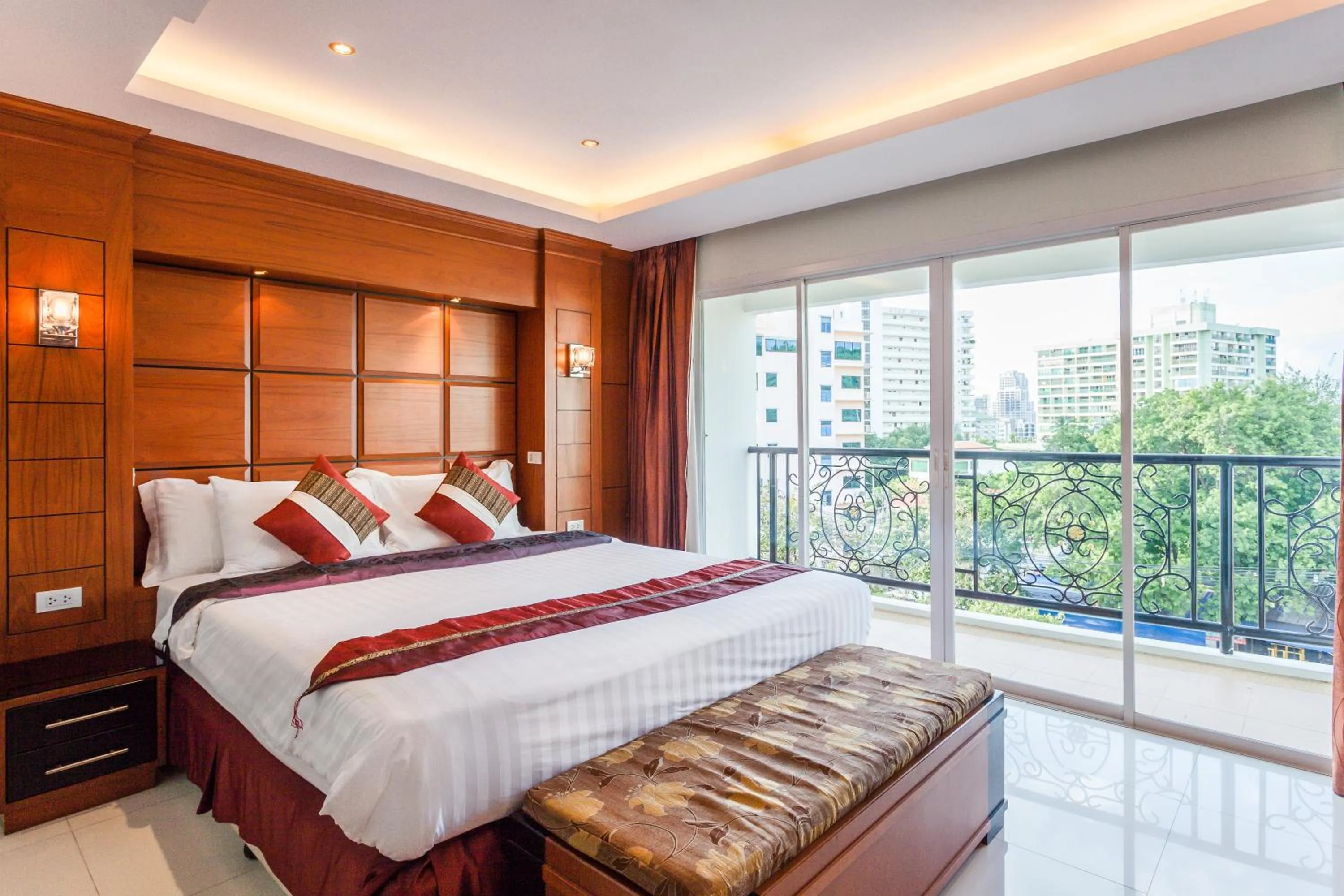 Photo of the whole room, Bed in Tara Court Hotel