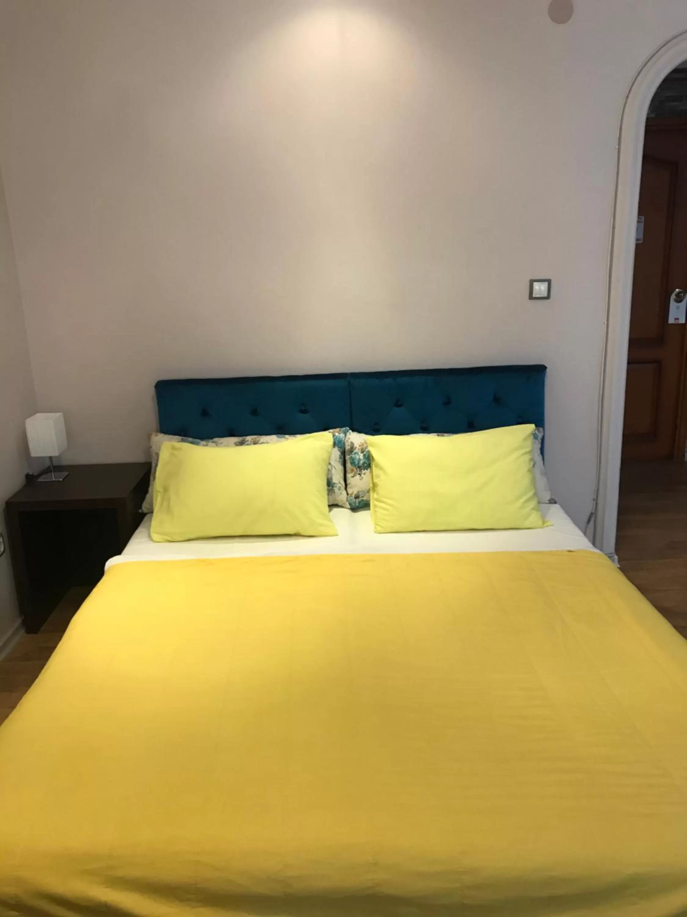 Bed in White Rose Family Guest House