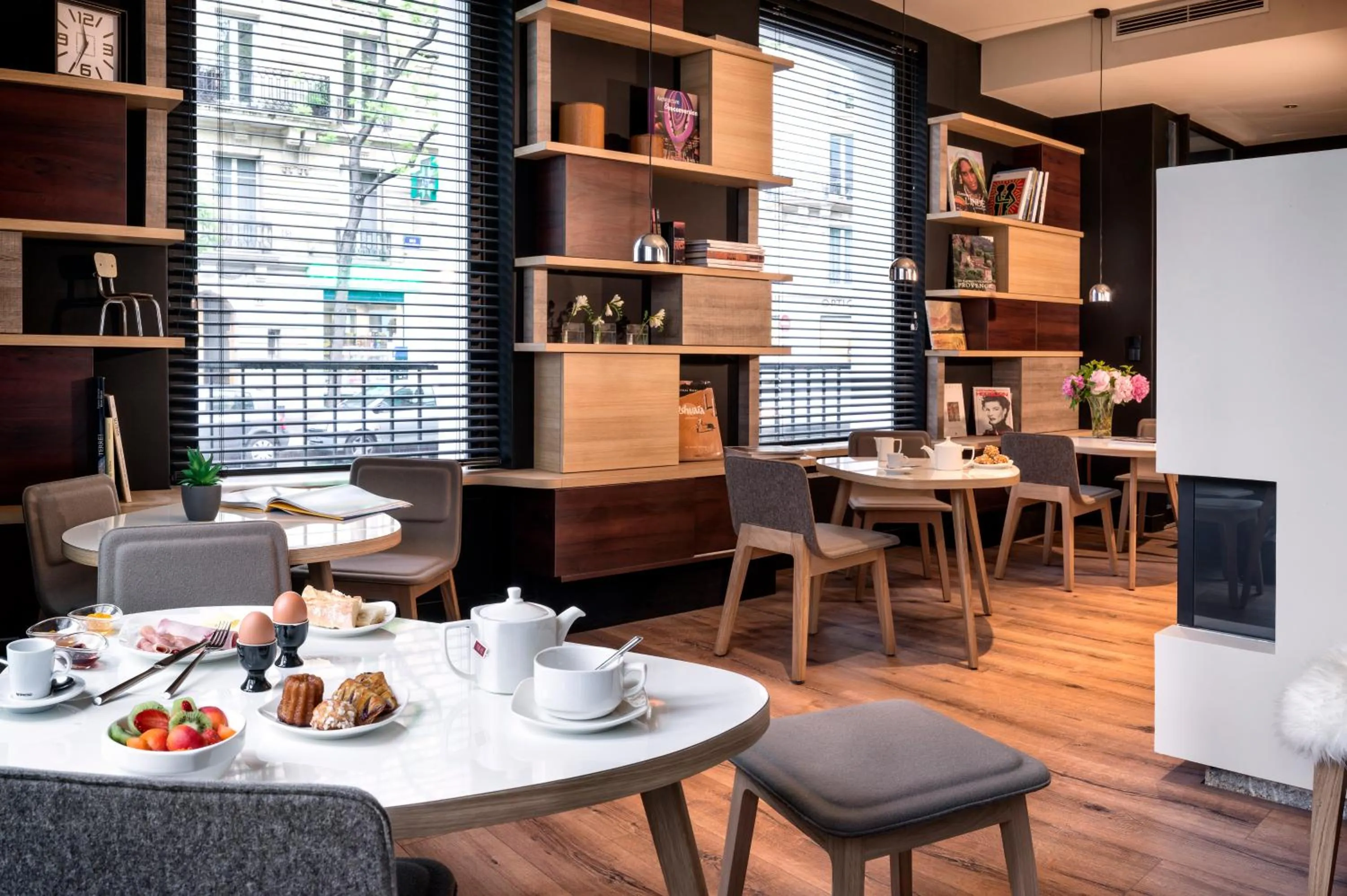 Restaurant/places to eat in Hotel Max