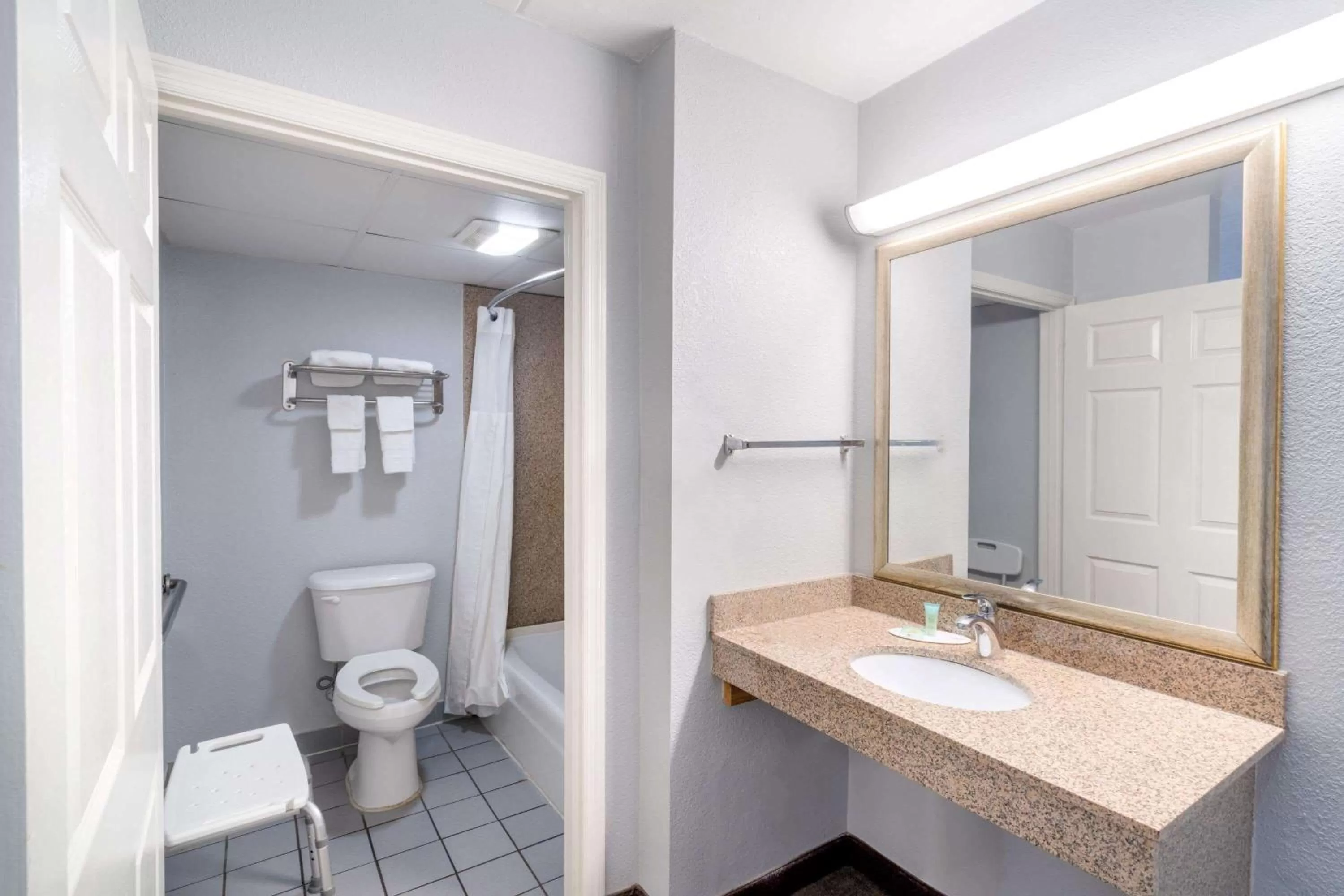 Bathroom in Pigeon Forge Parkway Inn