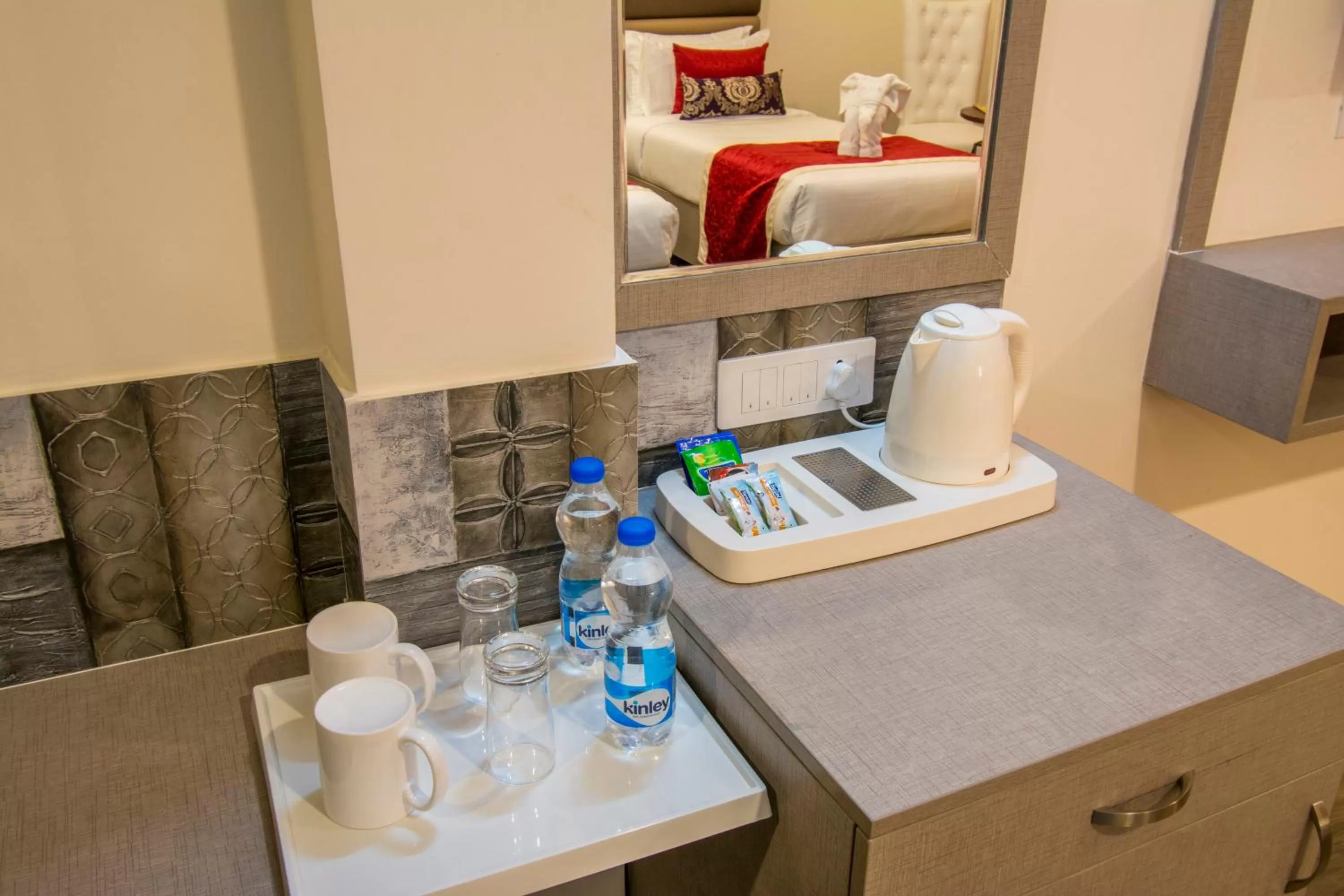 Coffee/tea facilities in Mantris Hotel