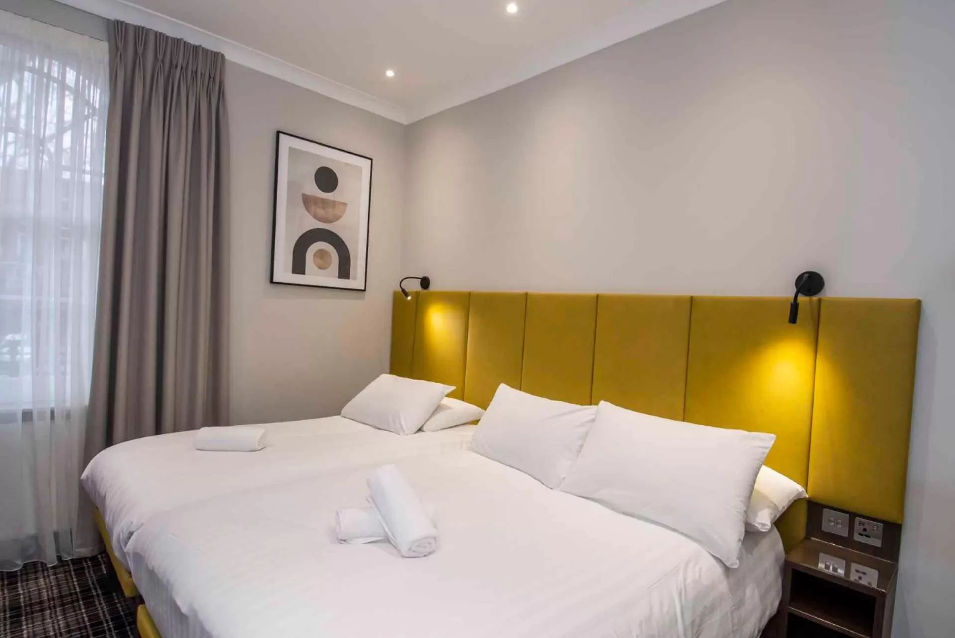 Bedroom, Bed in Howard Winchester Hotel