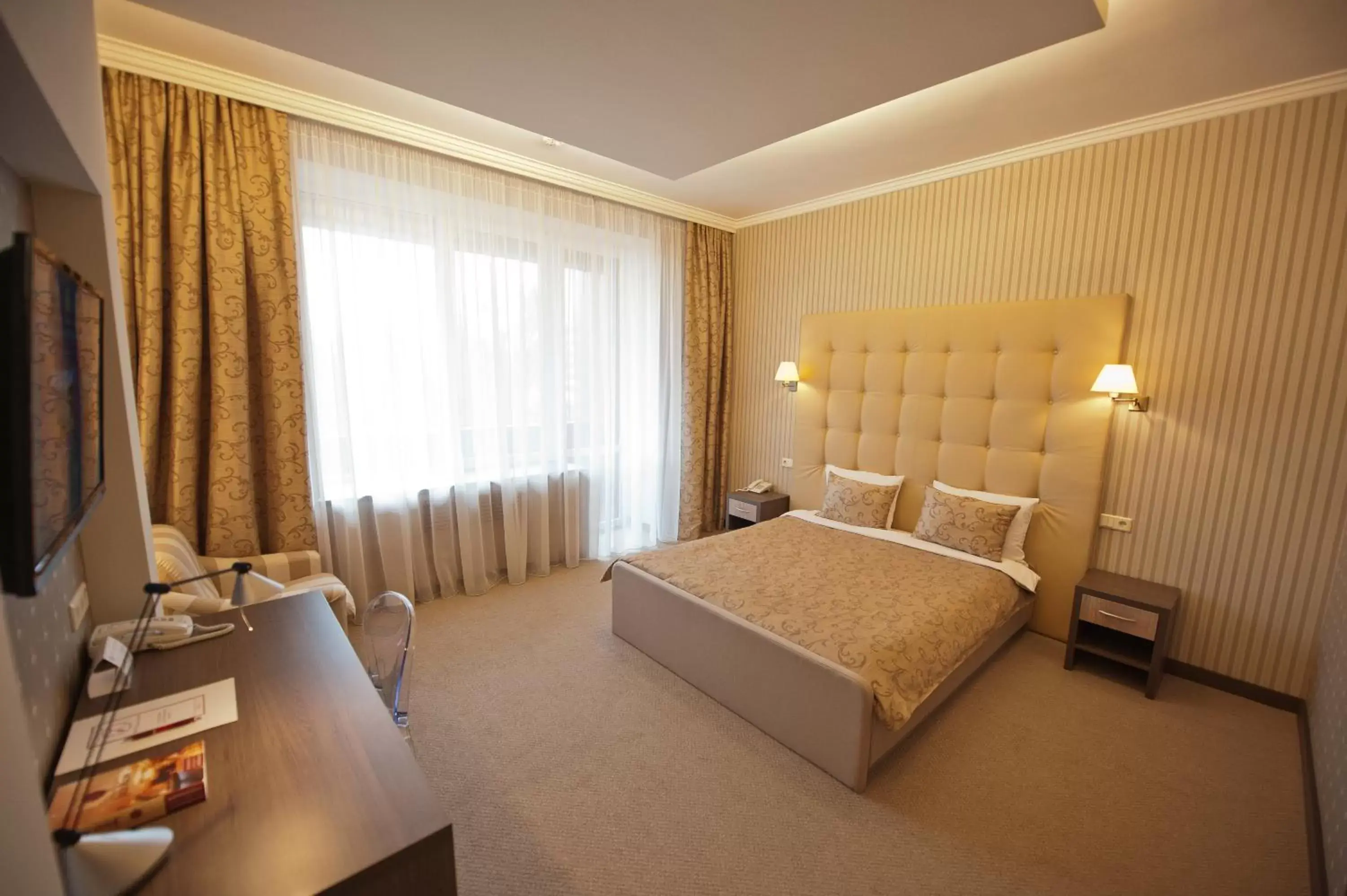 Deluxe Double Room in Jolly Alon Hotel & Business Center Deluxe Double Room in Jolly Alon Hotel & Business Center