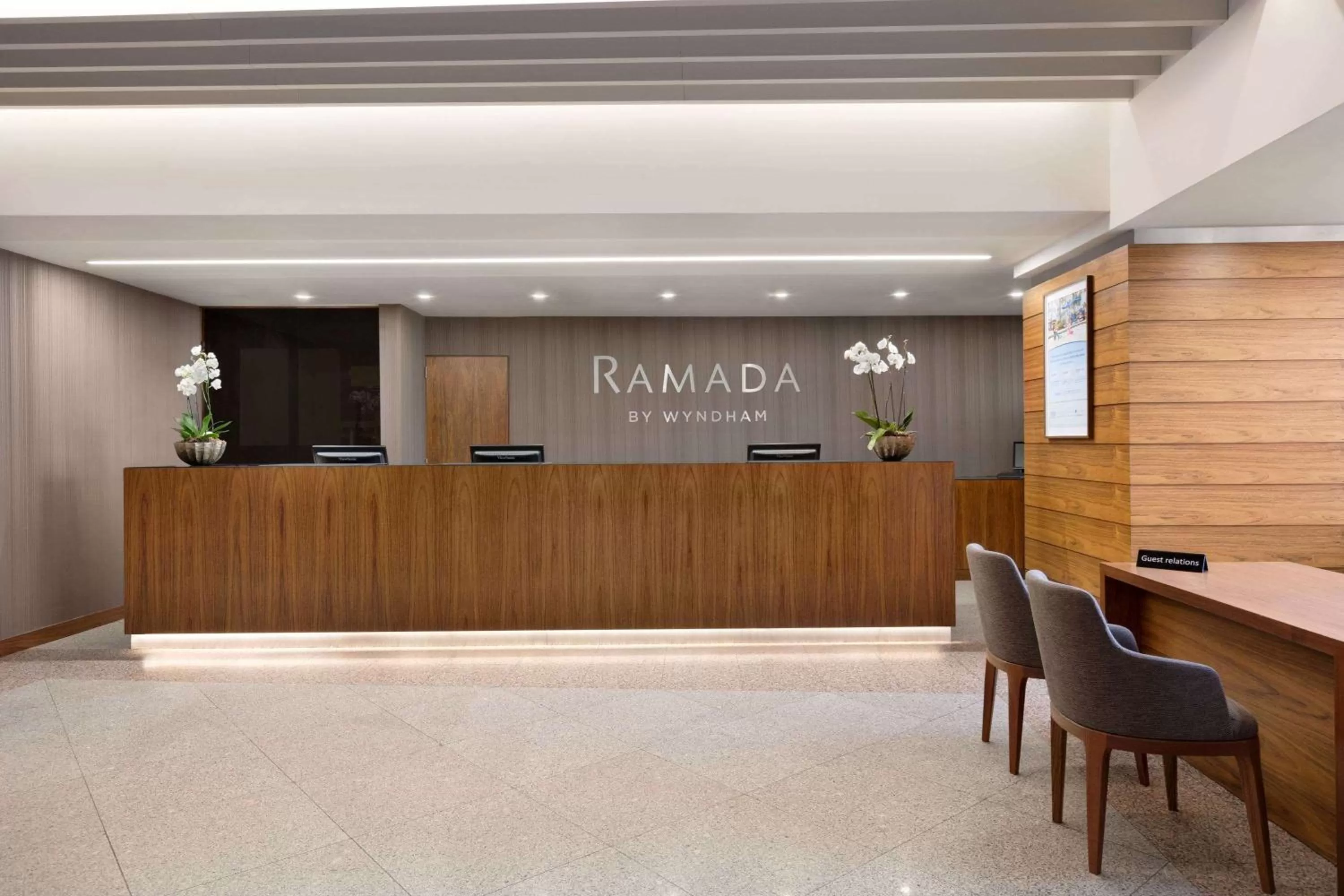 Lobby or reception in Ramada by Wyndham Lisbon
