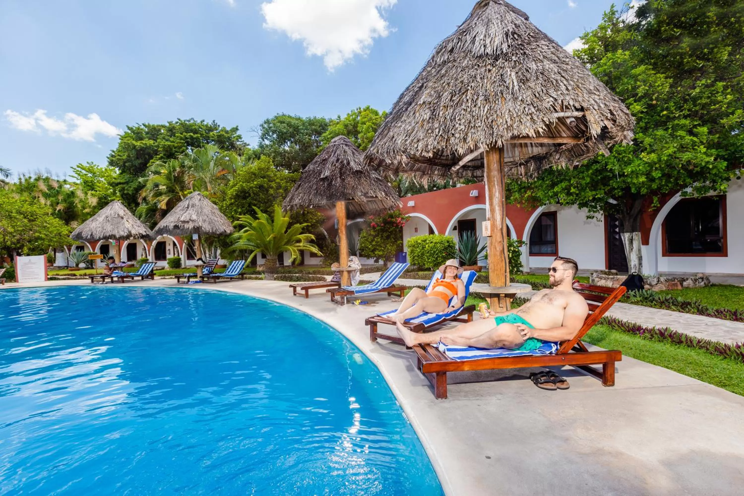 Swimming pool in Hacienda Inn Aeropuerto