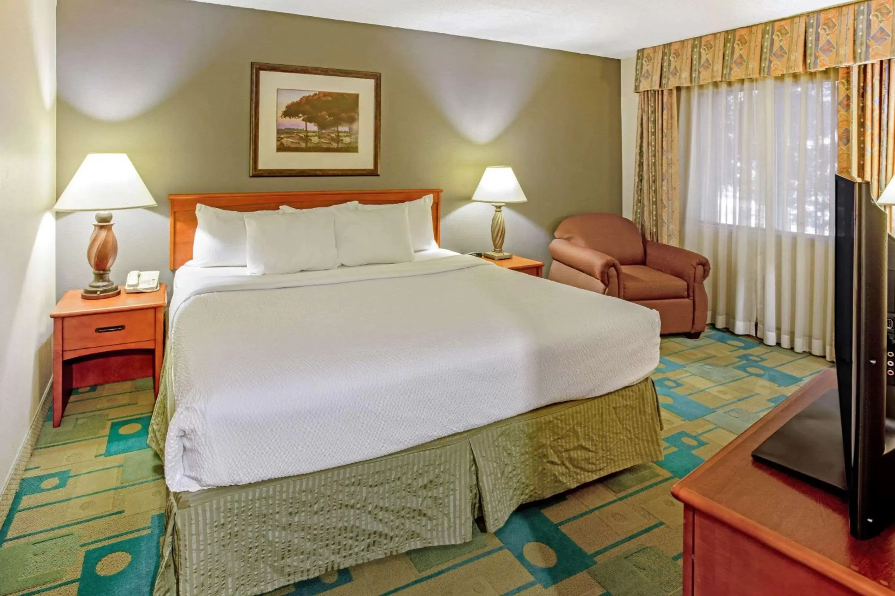 1 King Bed, Deluxe one Bedroom Suite, Non-Smoking in La Quinta by Wyndham Appleton College Avenue 1 King Bed, Deluxe one Bedroom Suite, Non-Smoking in La Quinta by Wyndham Appleton College Avenue