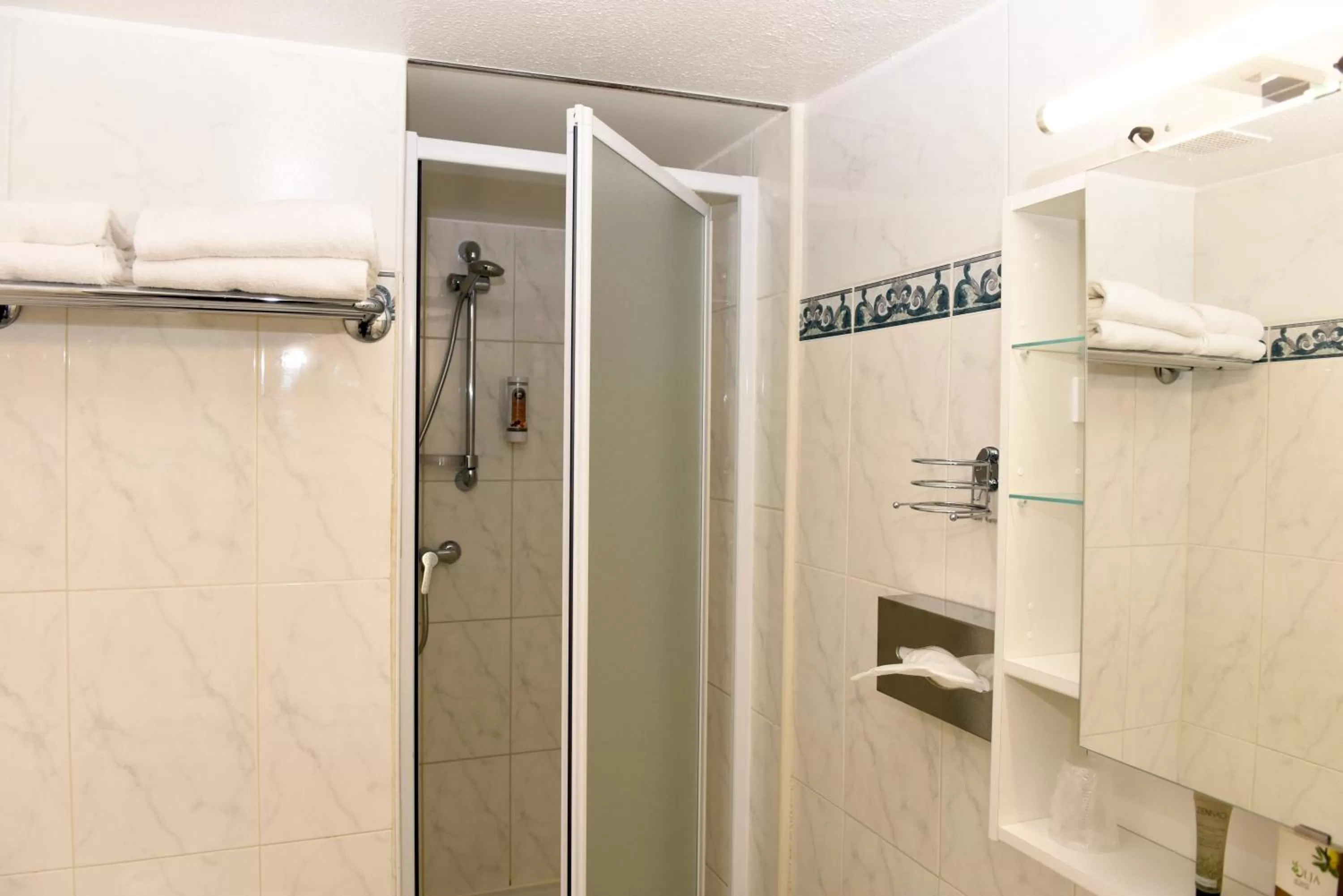 Bathroom in Azur Hôtel