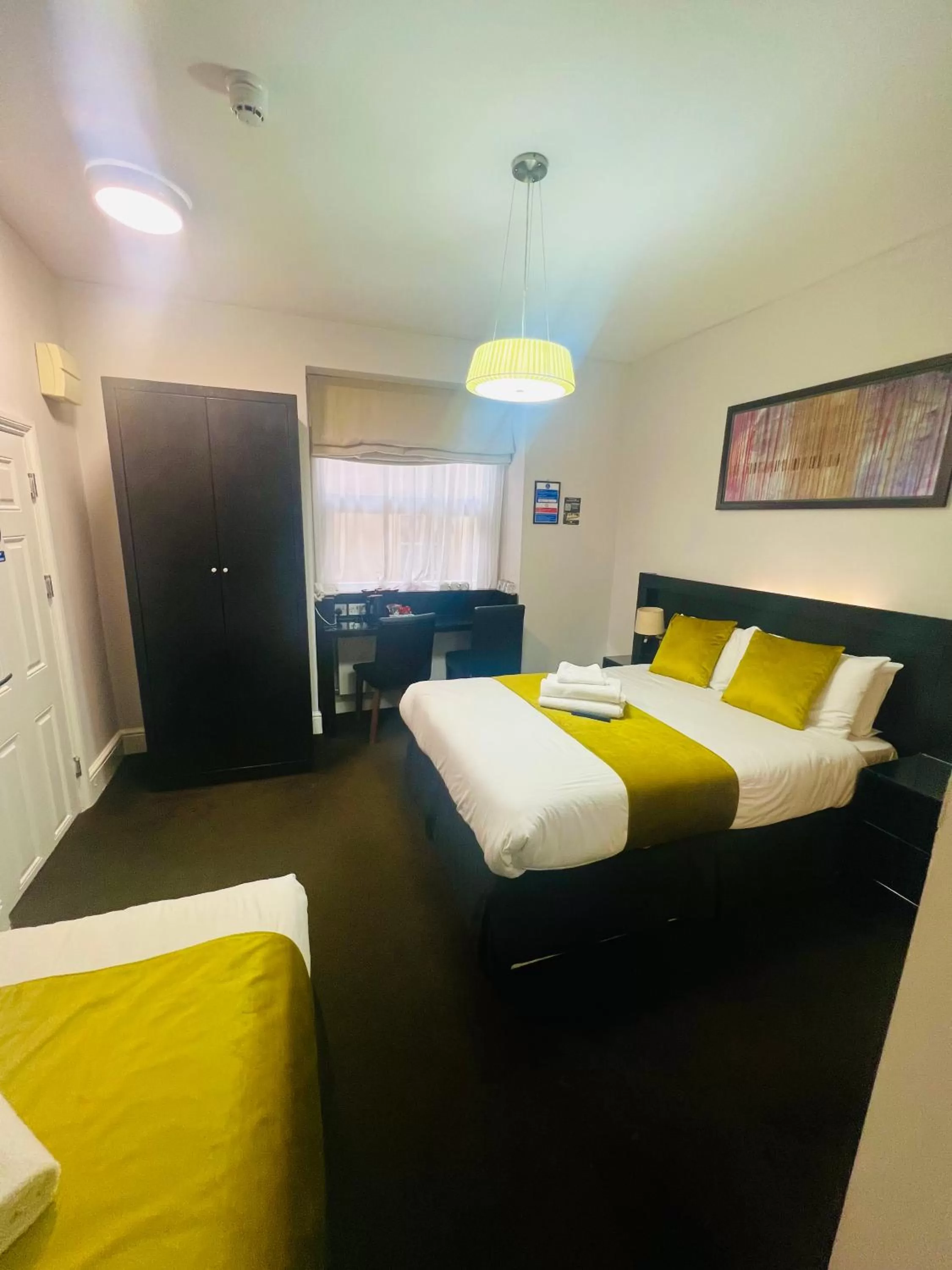 Bed in Bloomsbury Palace Hotel