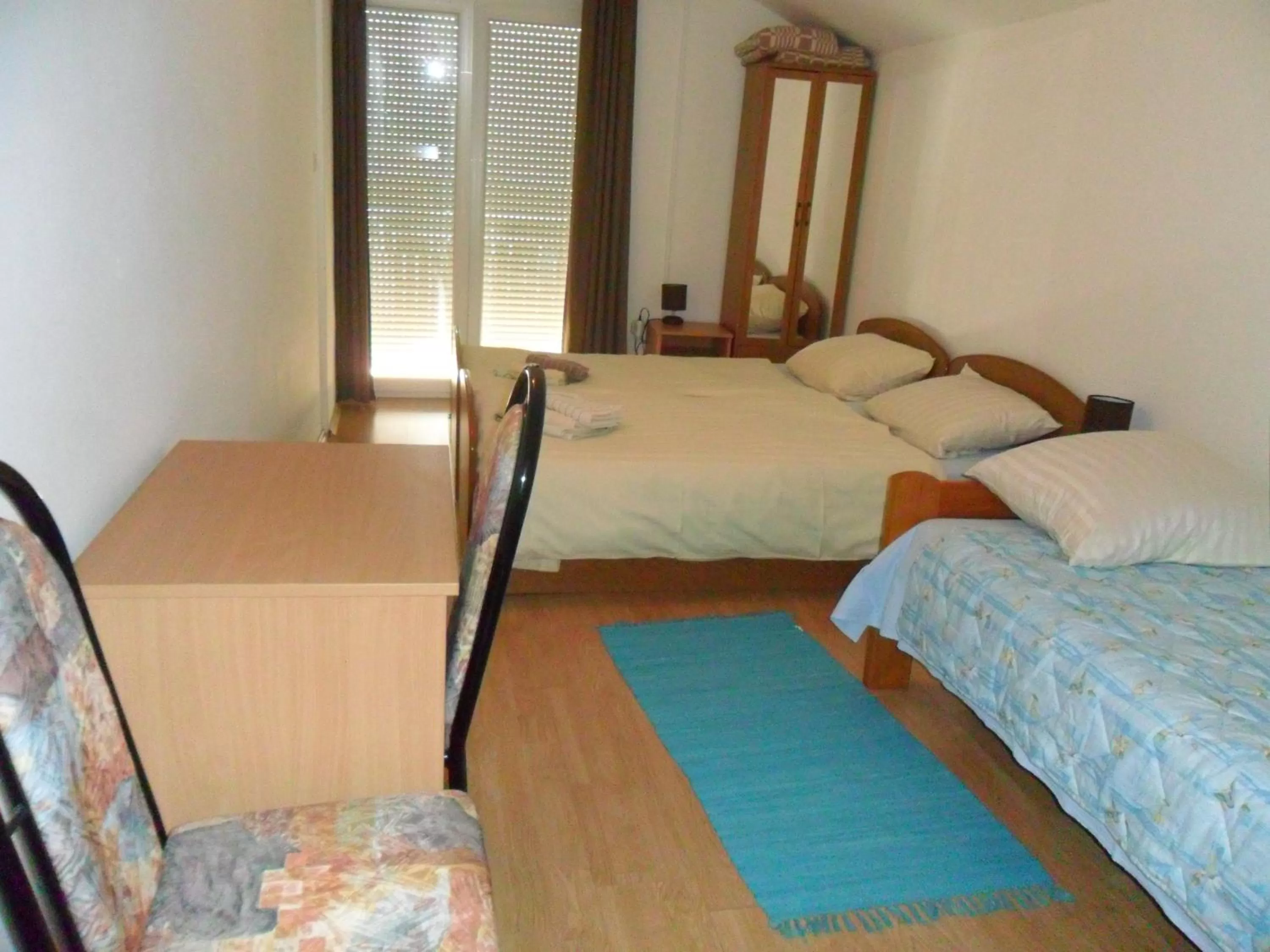 Photo of the whole room, Bed in Rooms MBM