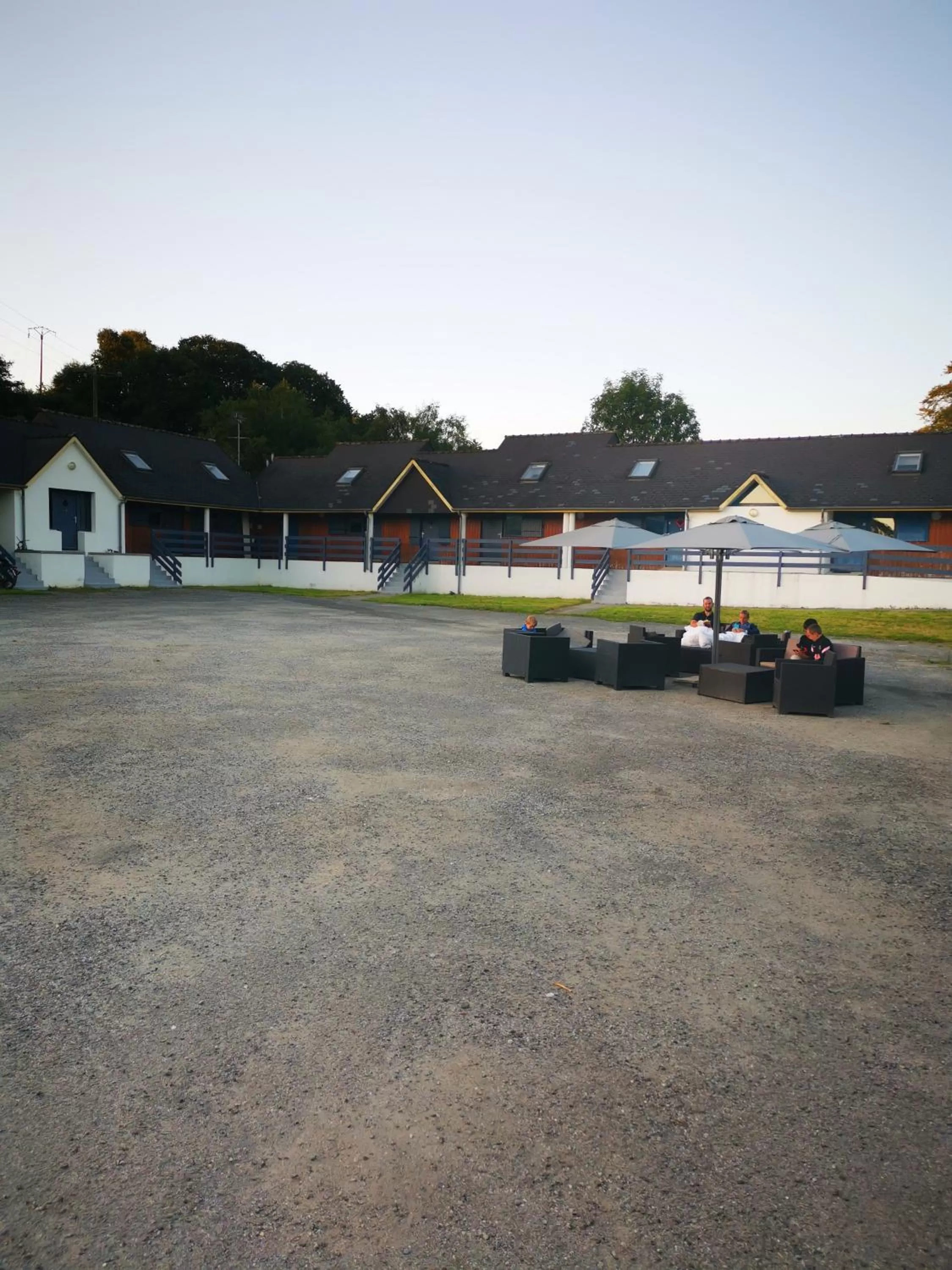 Patio, Property Building in Les chambres du Bistro du Canal