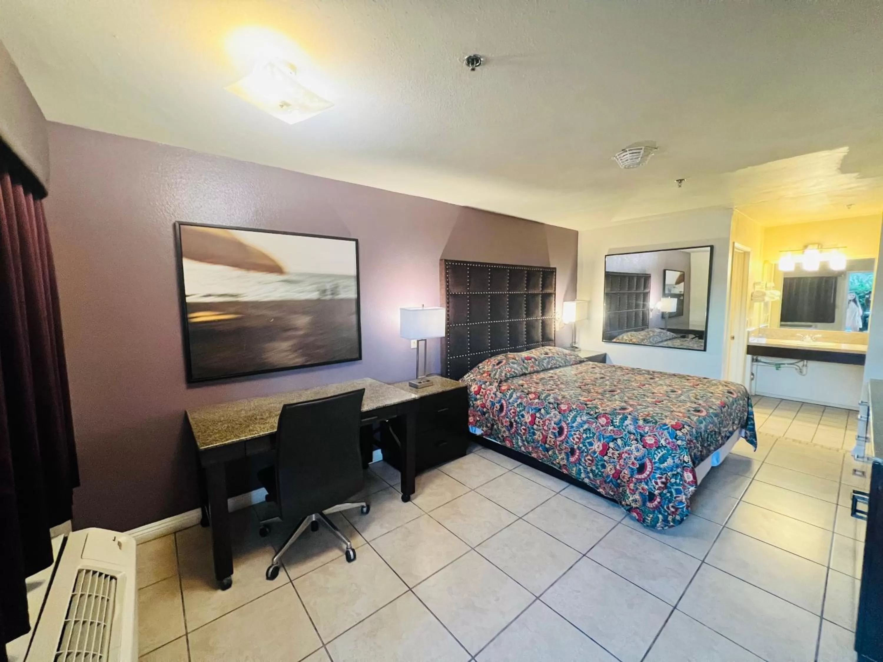 Bed in Casa Blanca Express & Suites - Cypress, Buena Park