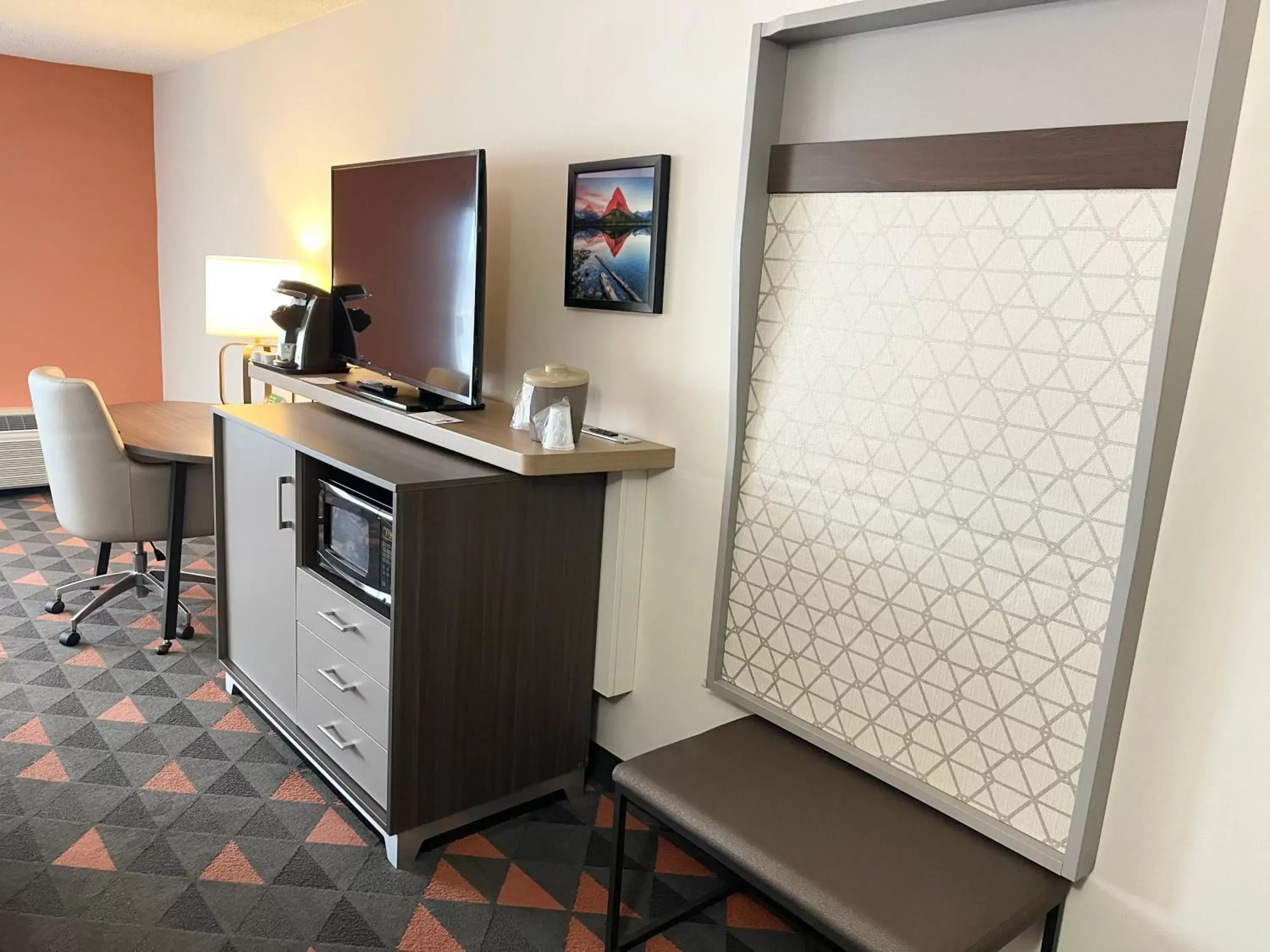 Two-Bedroom King Suite with Wet Bar and City View - Non-Smoking in Holiday Inn Great Falls-Convention Center, an IHG Hotel Two-Bedroom King Suite with Wet Bar and City View - Non-Smoking in Holiday Inn Great Falls-Convention Center, an IHG Hotel