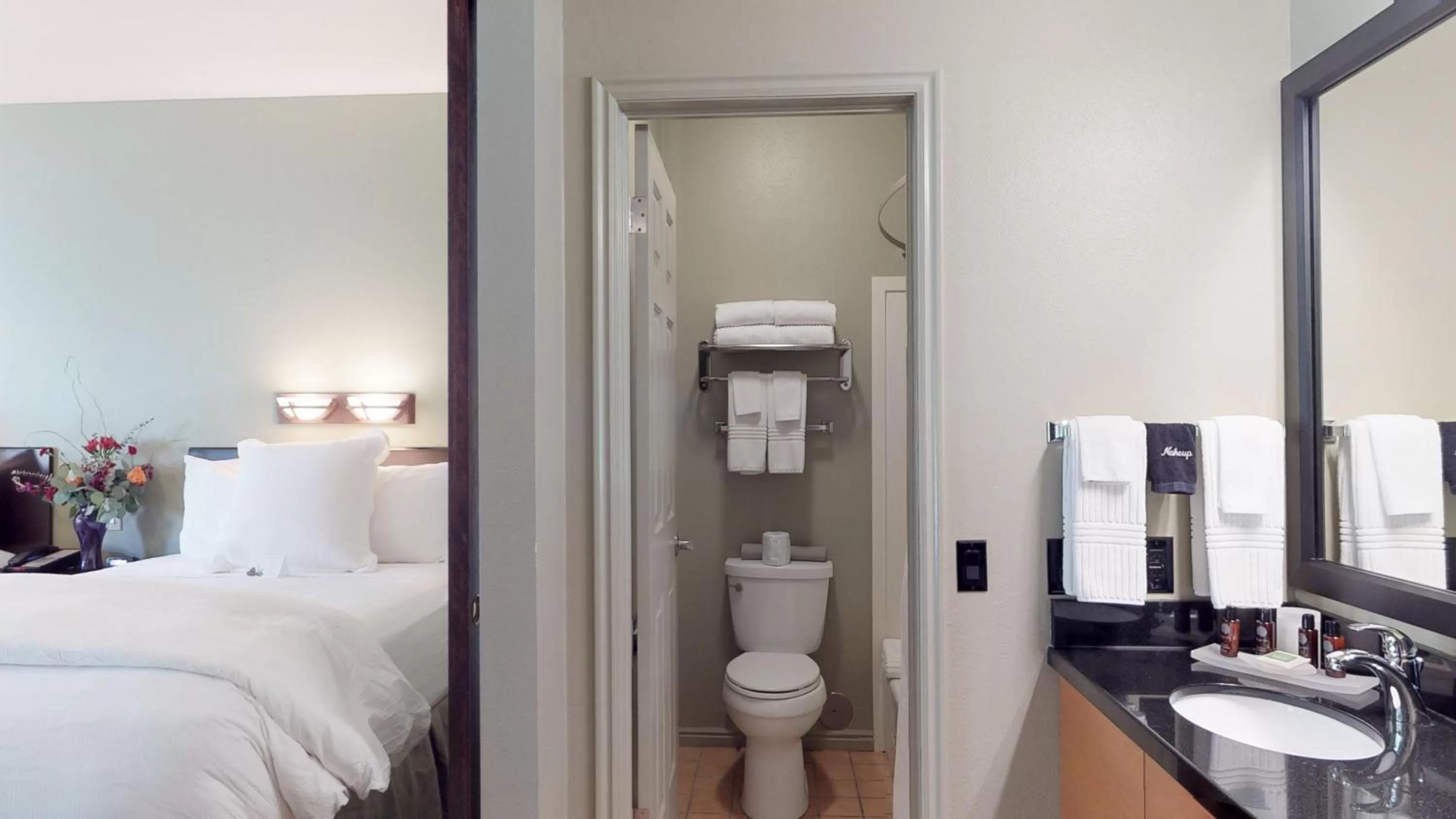 Bathroom, Bed in Flanigan`s Resort and Spa
