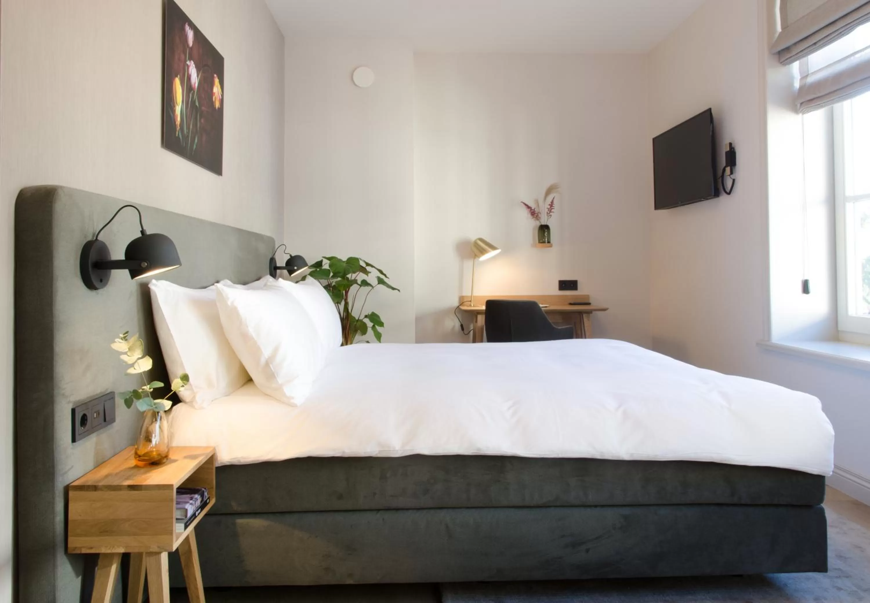 Bed in Hotel Flora Batava