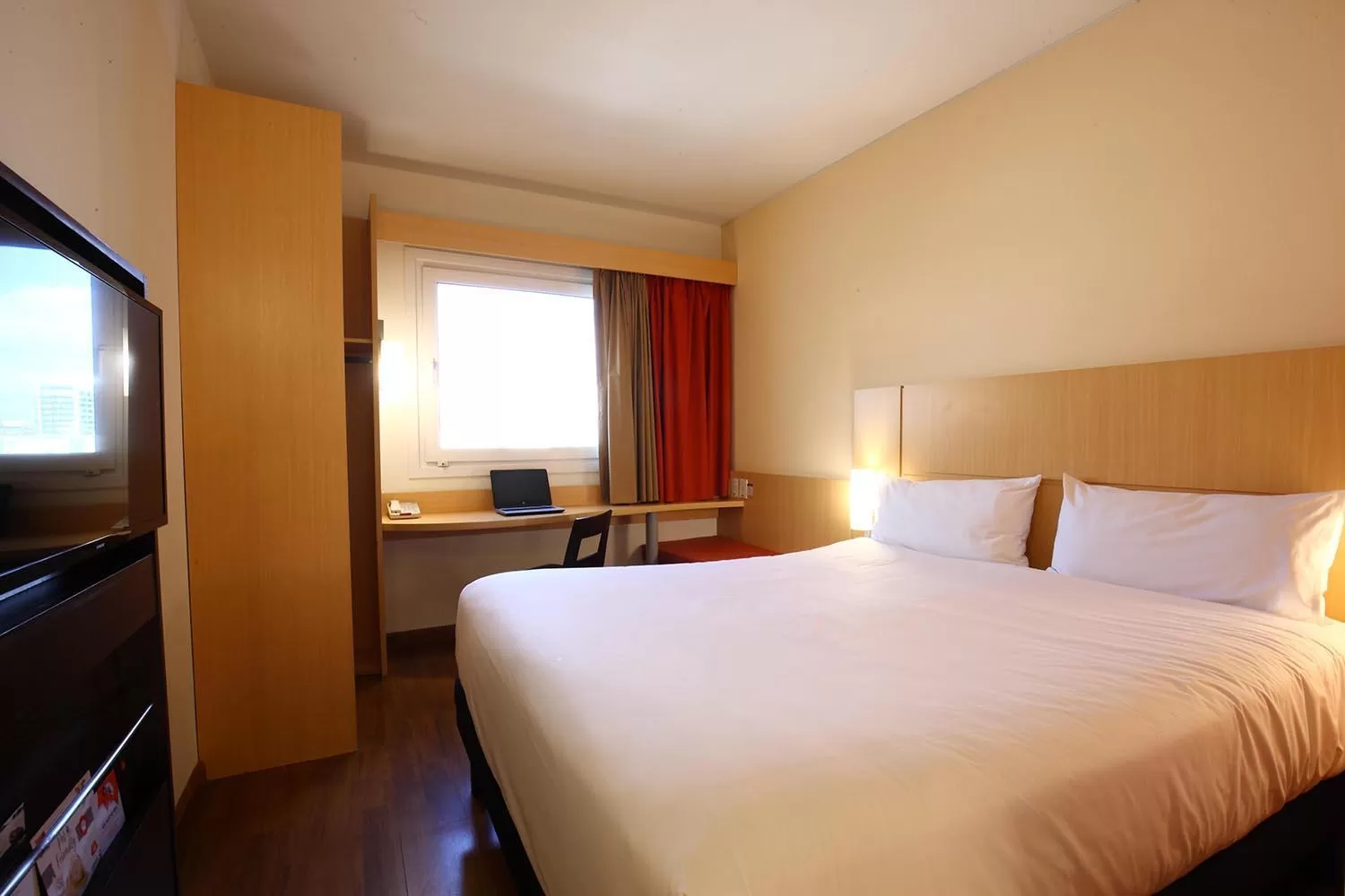 Photo of the whole room, Bed in ibis Buenos Aires Obelisco