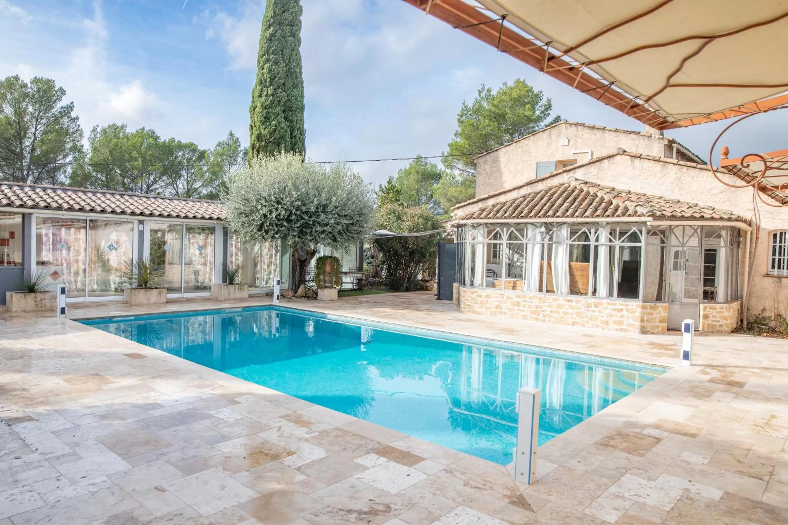 Property building, Swimming Pool in La Bastide du Mûrier