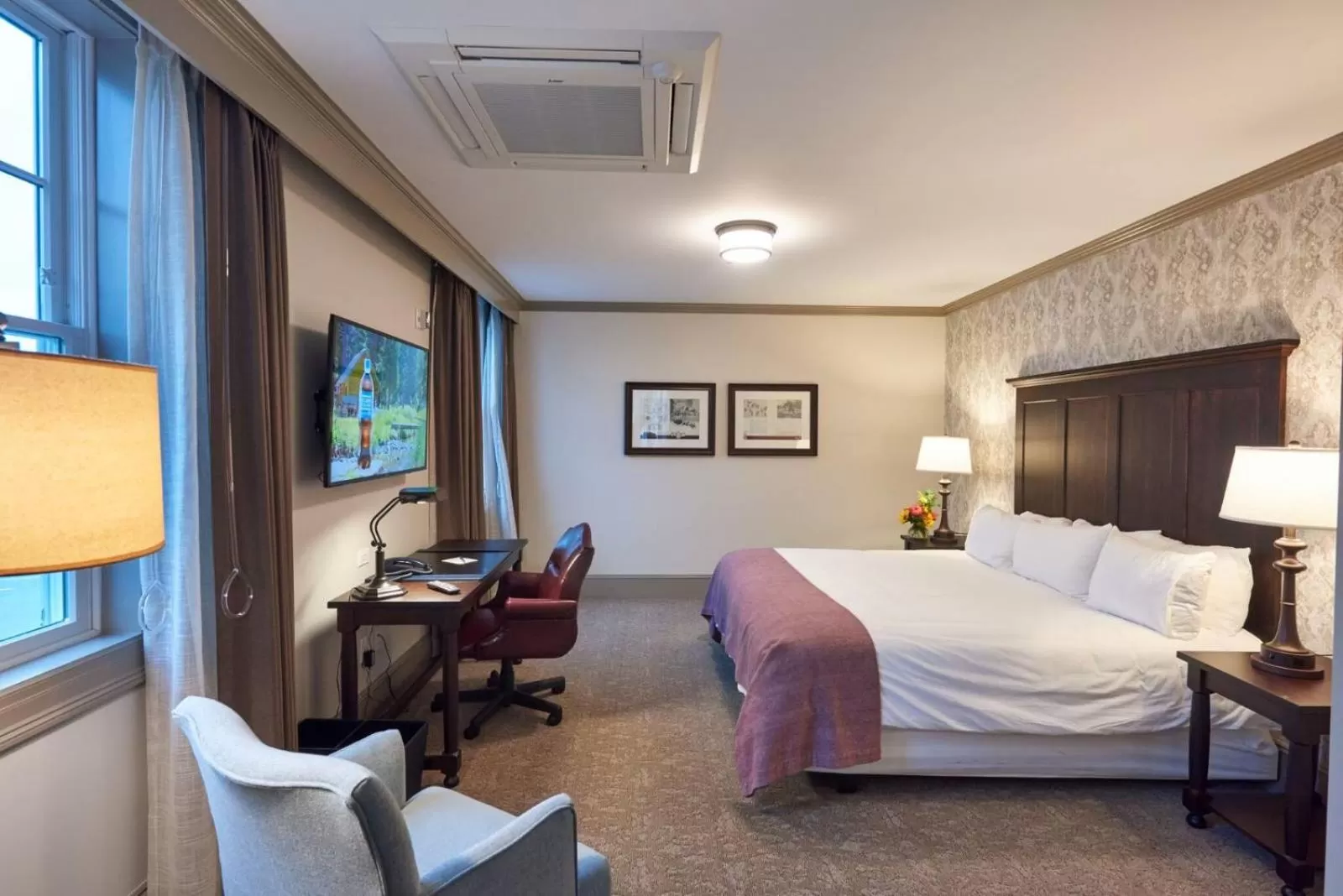 Bedroom, Bed in The Groton Inn