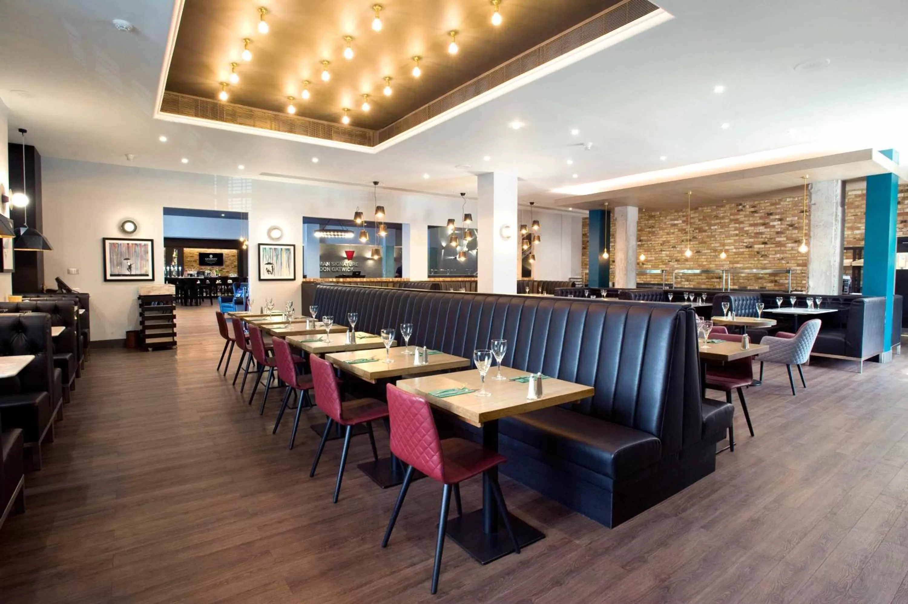 Restaurant/places to eat in Sandman Signature London Gatwick Hotel
