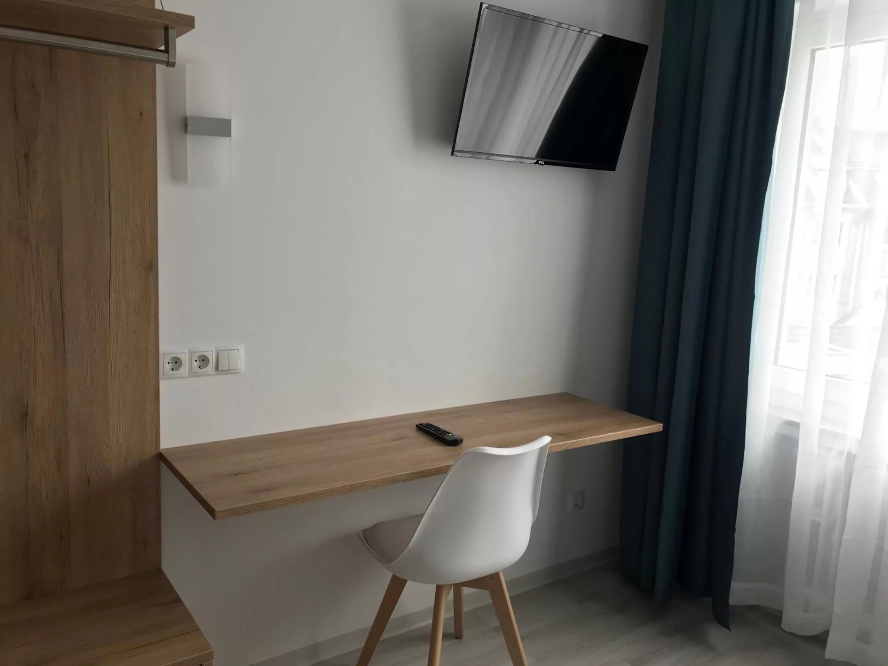 Seating area, TV/Entertainment Center in Hotel 83